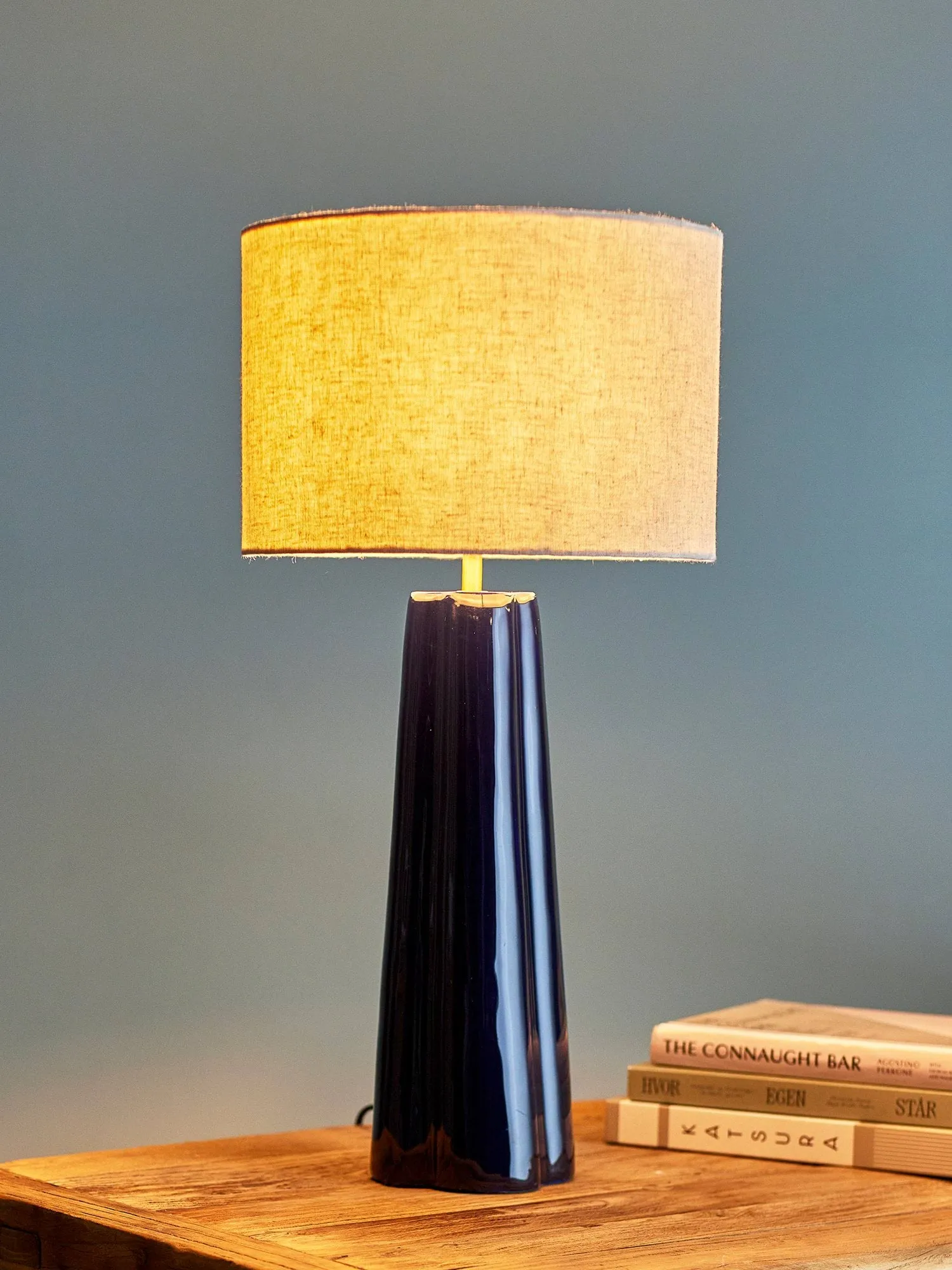 Lámpara de mesa Cornelie, Blue, Ø30 cm Bloomingville