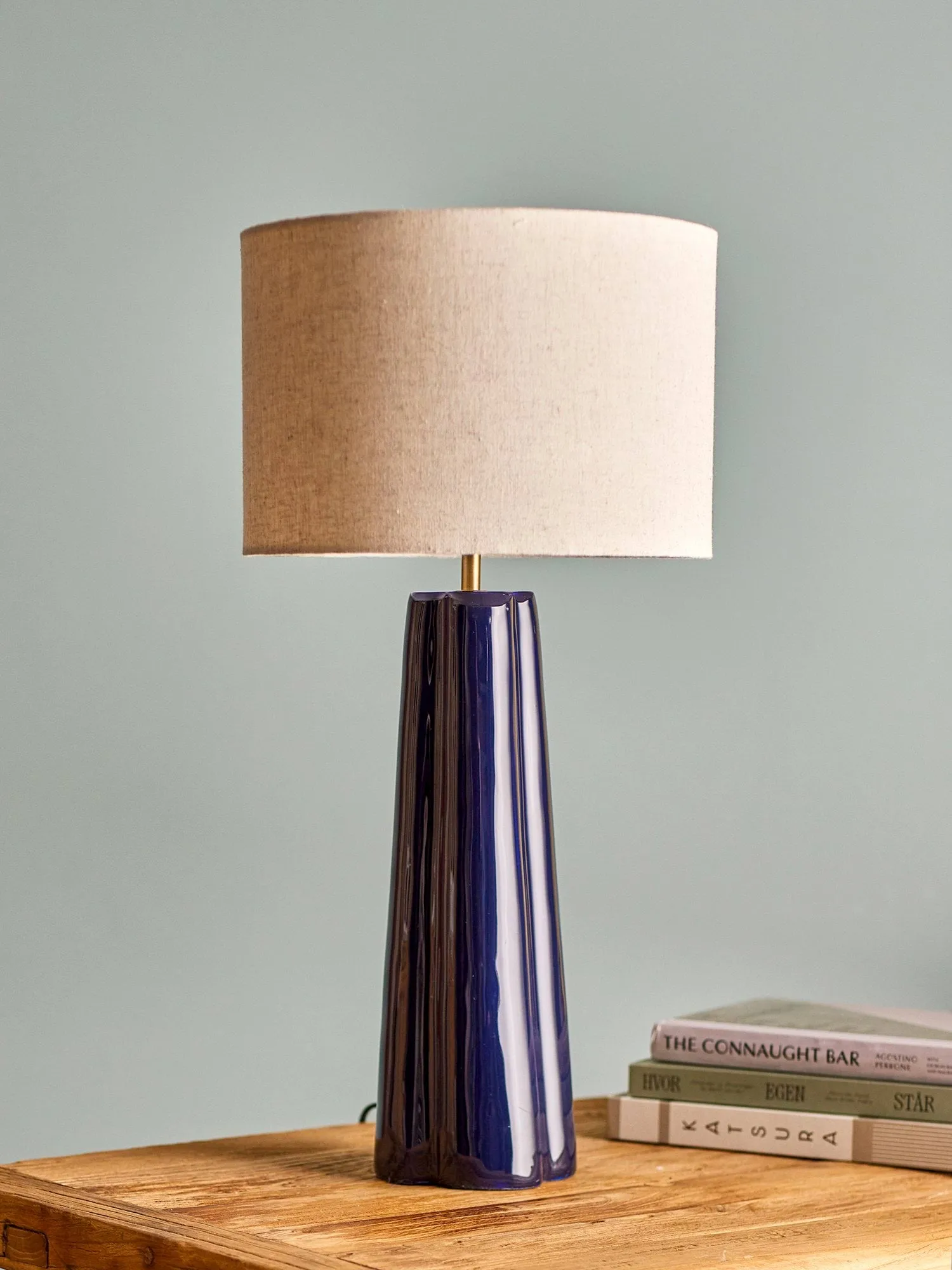 Lámpara de mesa Cornelie, Blue, Ø30 cm Bloomingville