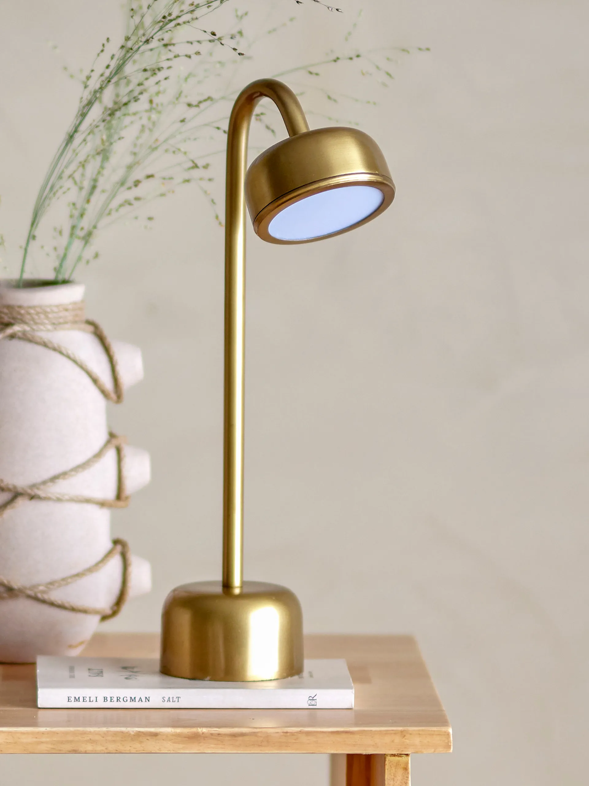 Lámpara de mesa portátil Niko 35 cm, Brass Bloomingville