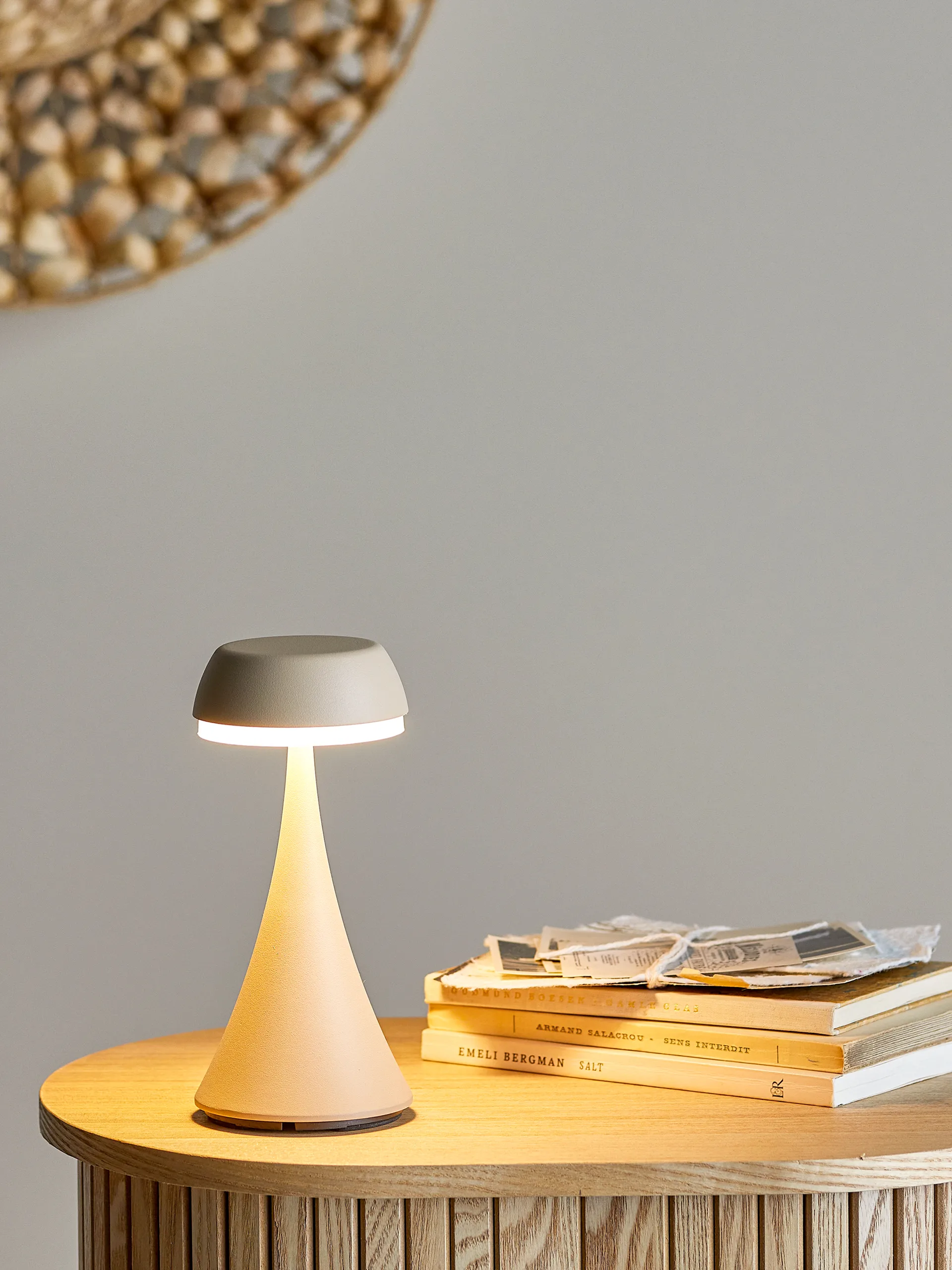 Lámpara de mesa portátil Pepple, Naturaleza Bloomingville