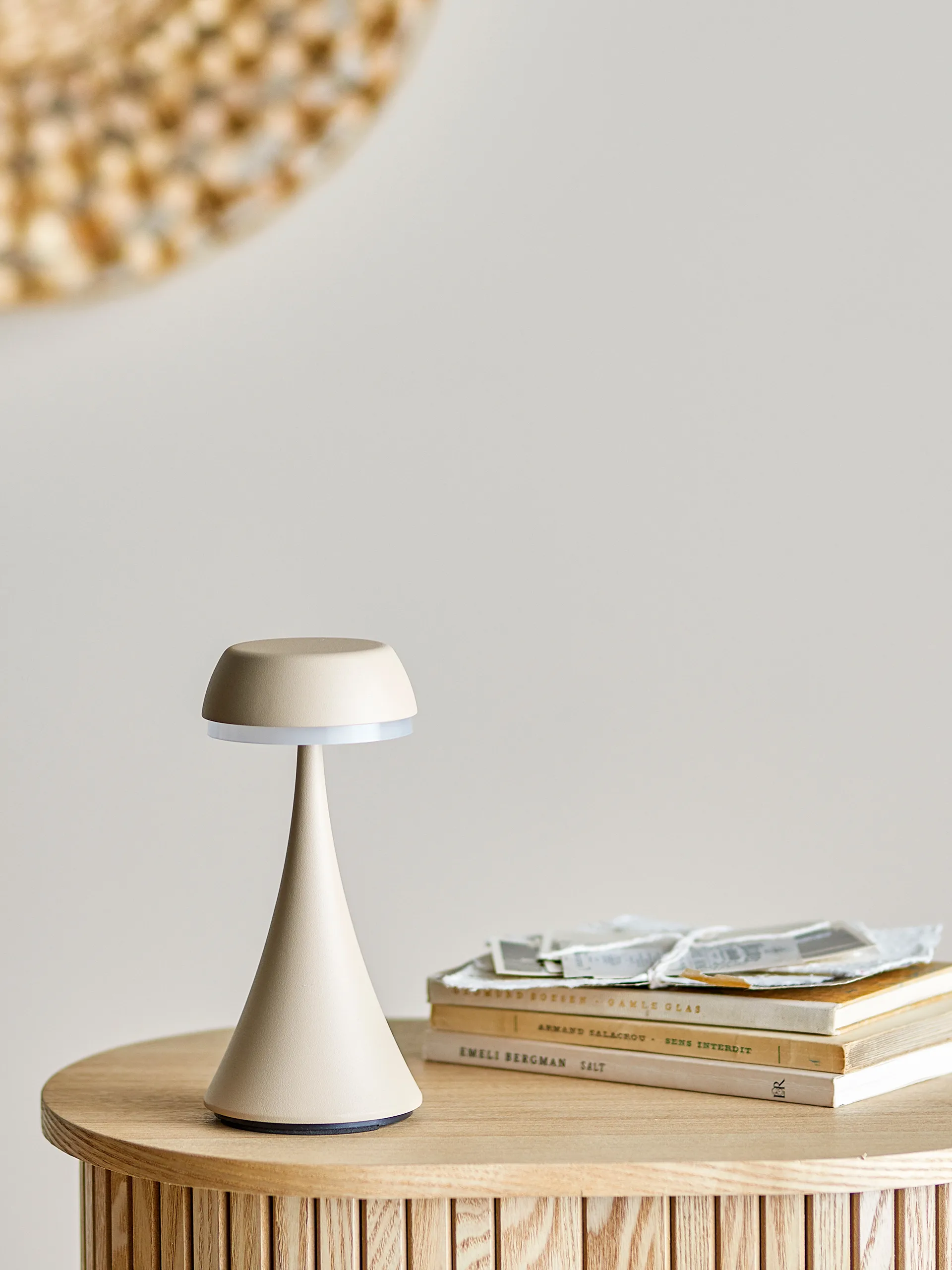 Lámpara de mesa portátil Pepple, Naturaleza Bloomingville