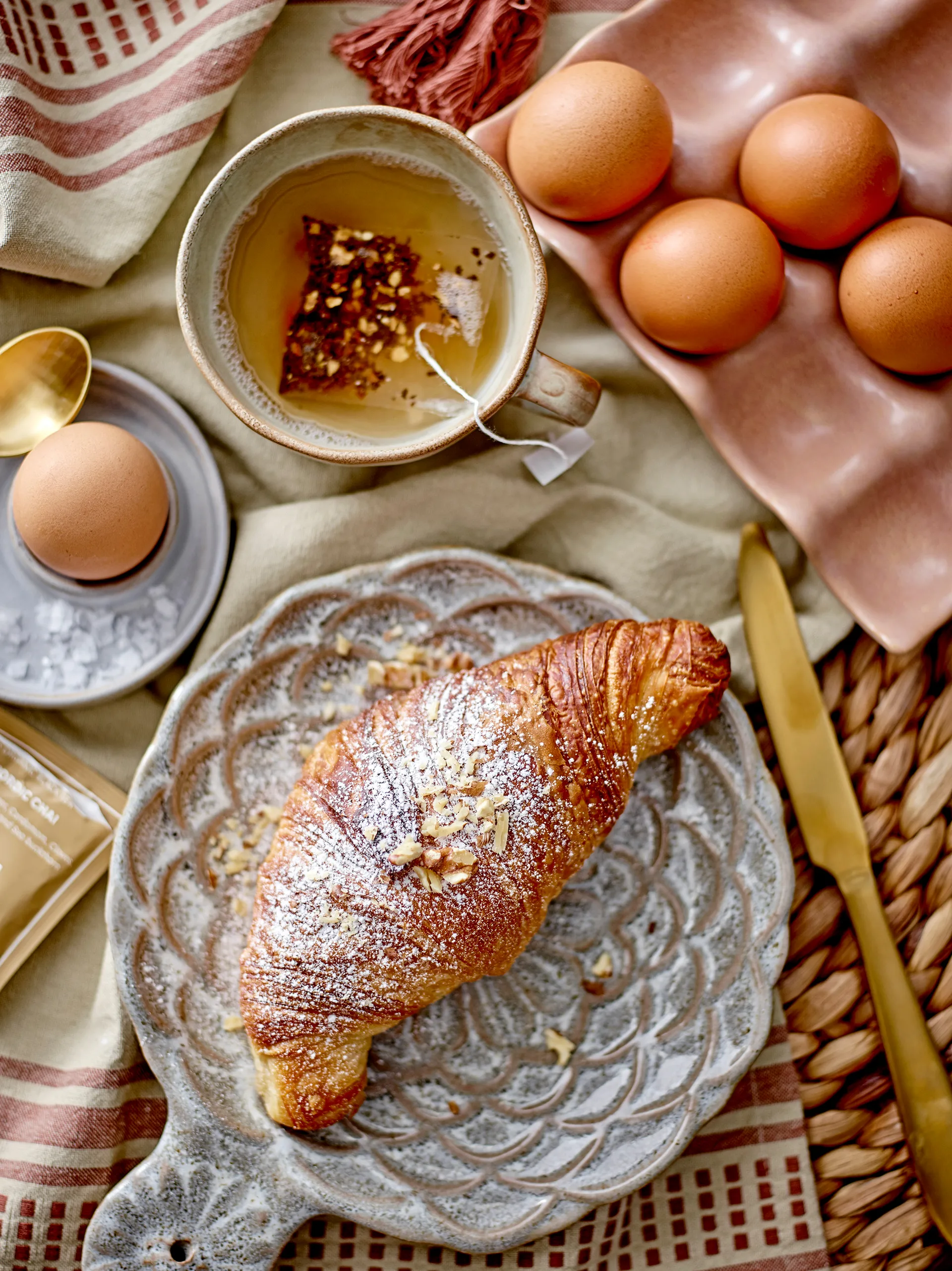 Lila Set de 2 hueveras, gris-blanco Bloomingville