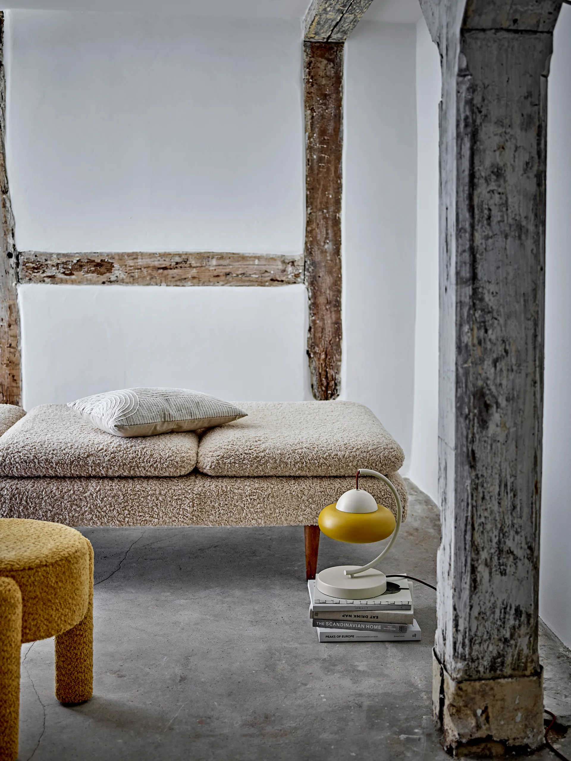 Taburete Bruno Ø42 cm, Amarillo Bloomingville