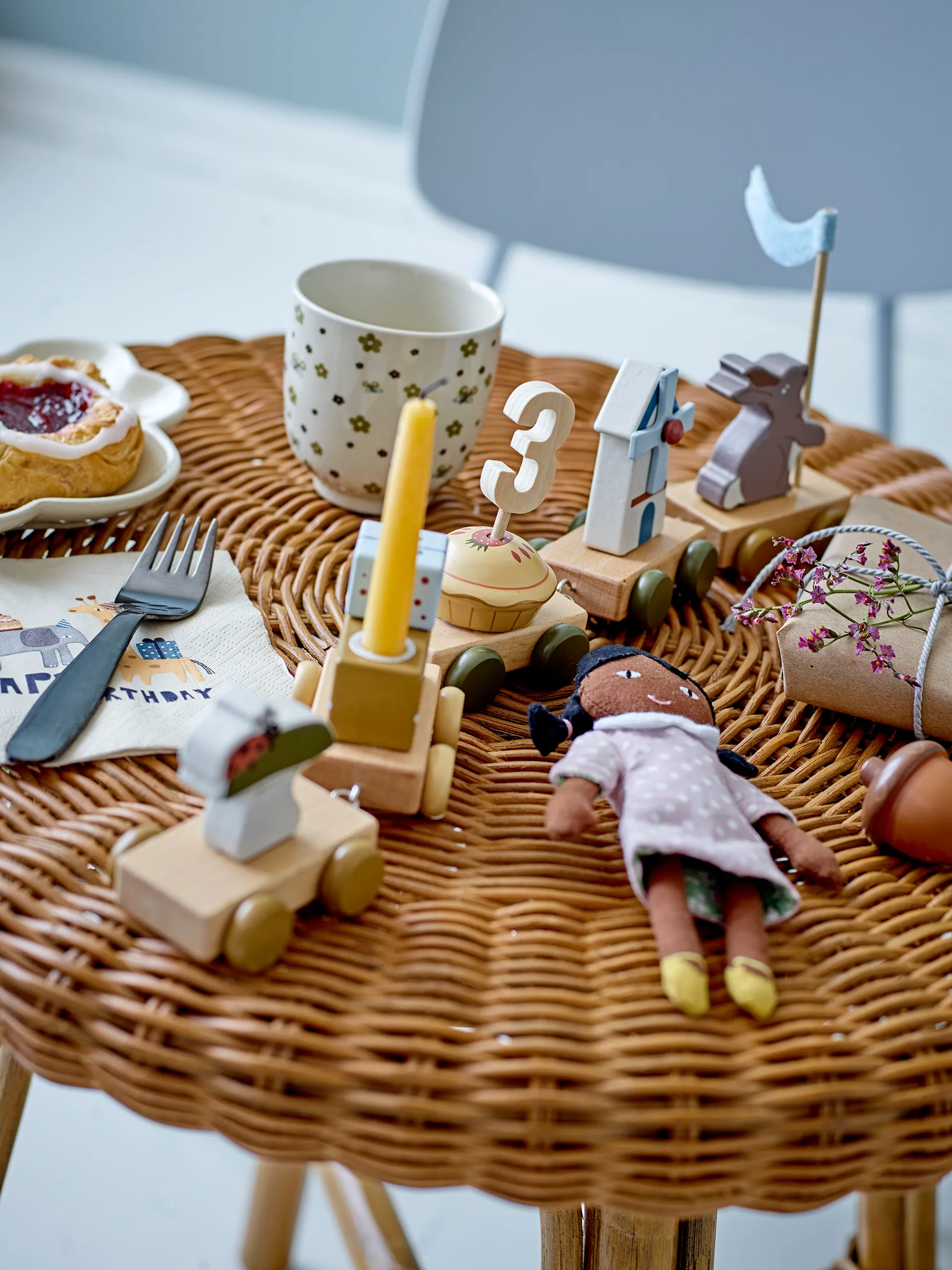 Tren de cumpleaños Alfi 39 cm, marrón Bloomingville