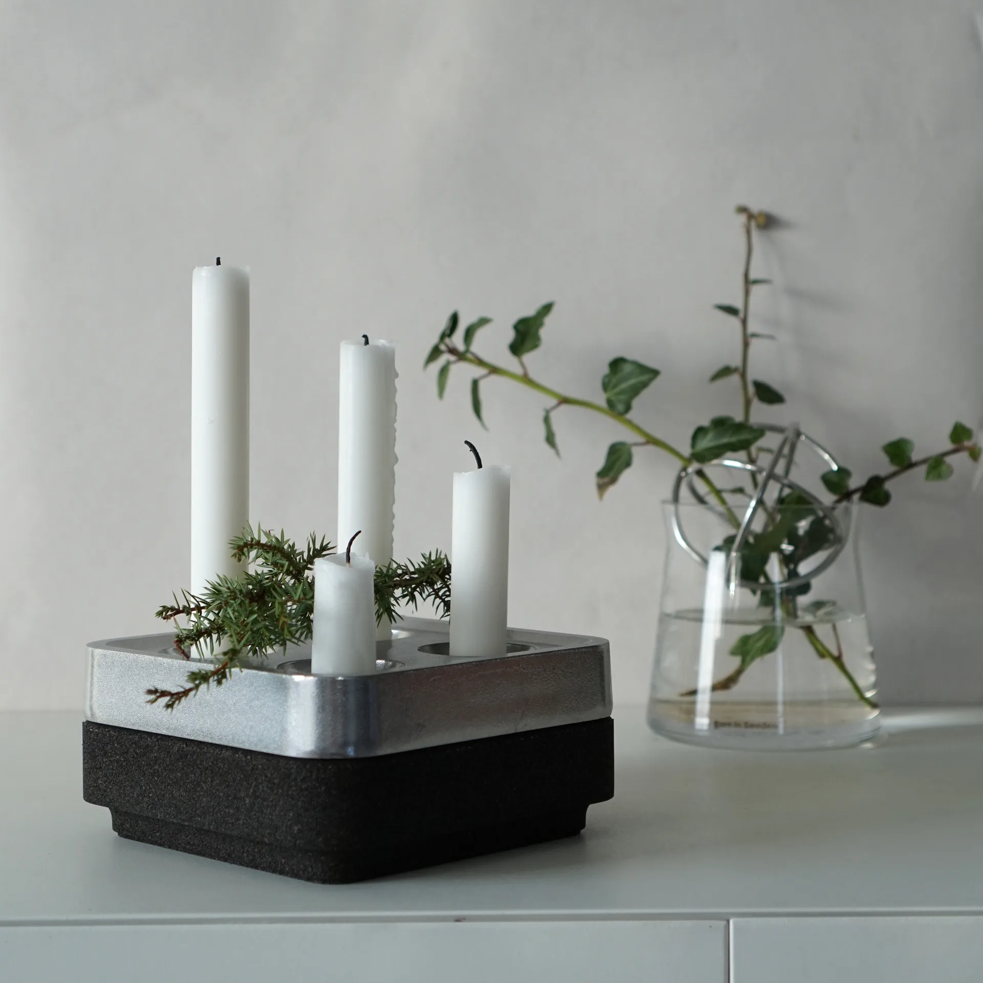 Candelabro Stumpastaken Fyran, aluminio pulido Born In Sweden