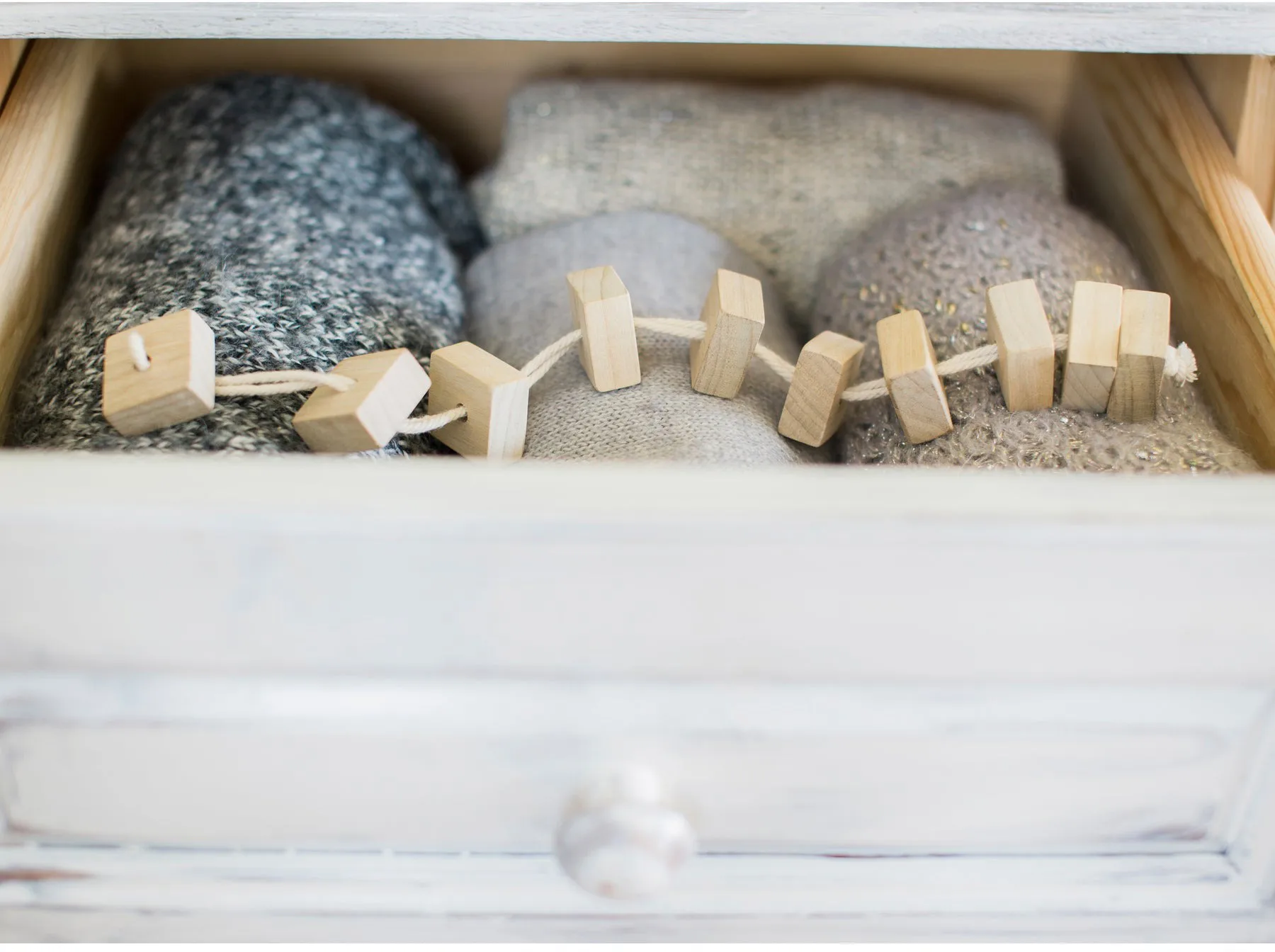 Bloque de fragancia Bosign de madera de cedro blanco con cuerda , 10-pack Bosign