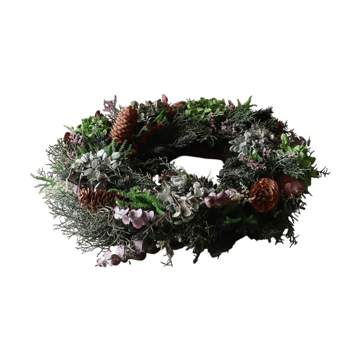 Corona de flores Botanical Forest Wreath - Hortensia-eucalipto-ramas de coníferas-piñas, Ø40 cm - Botané