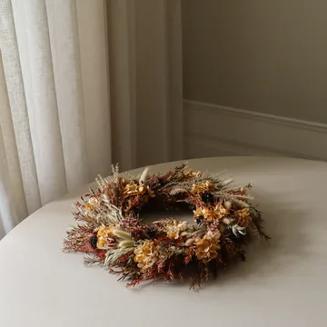 Corona de flores Golden Meadow Wreath - Hortensia-hierba seca-helecho-oreja de liebre, Ø40 cm - Botané