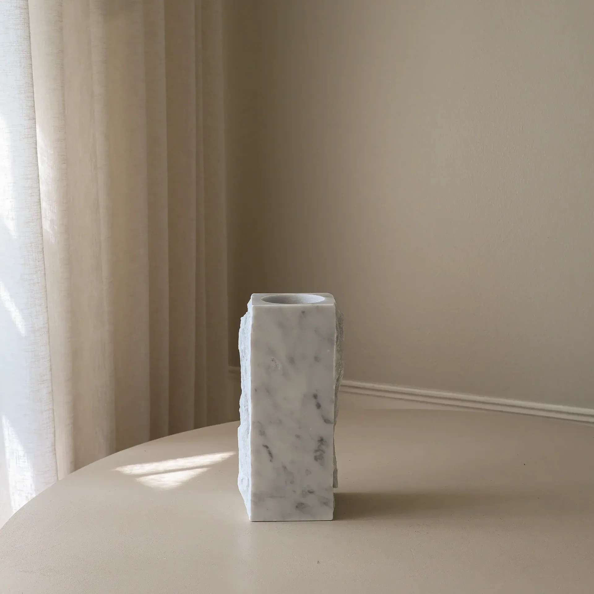 Jarrón de mármol Carrara Edge, Medium, 30 cm Botané