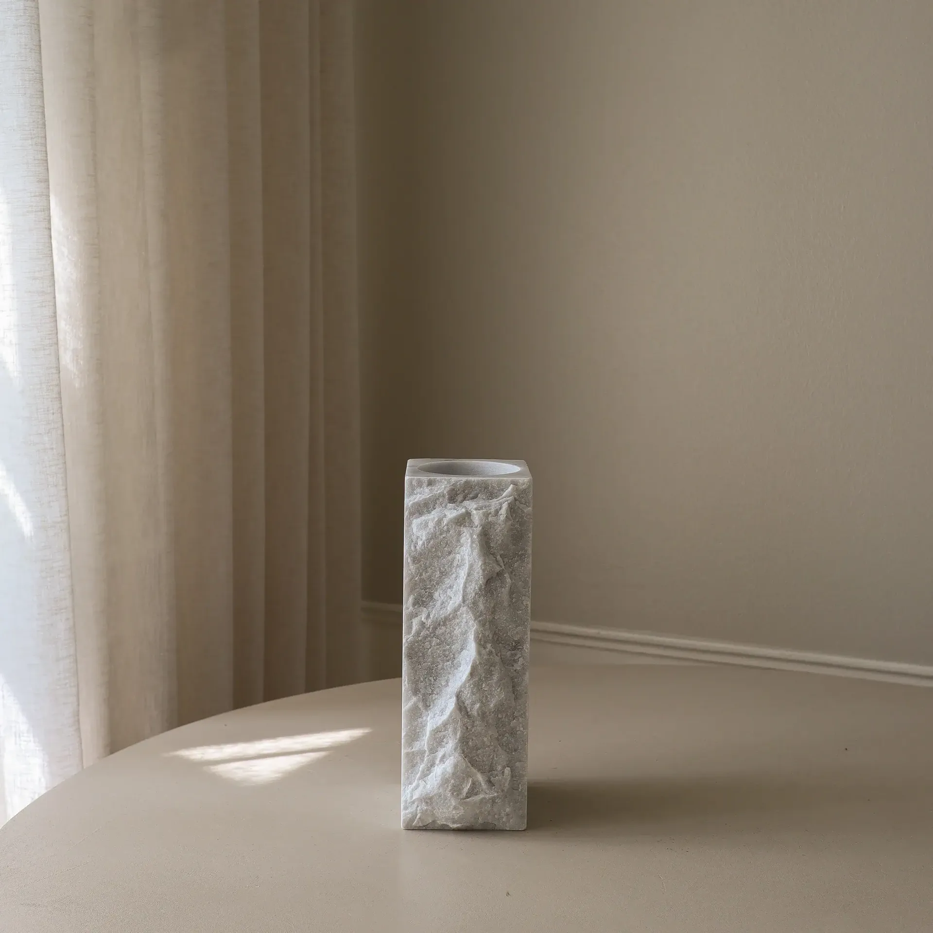 Jarrón de mármol Carrara Edge, Medium, 30 cm Botané