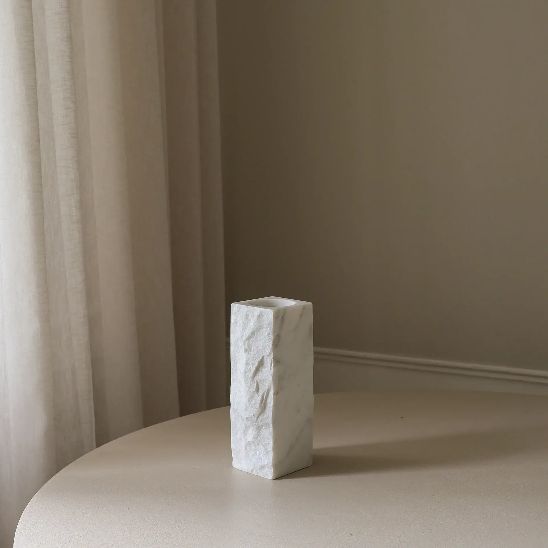 Jarrón de mármol Carrara Edge, Small, 25 cm Botané