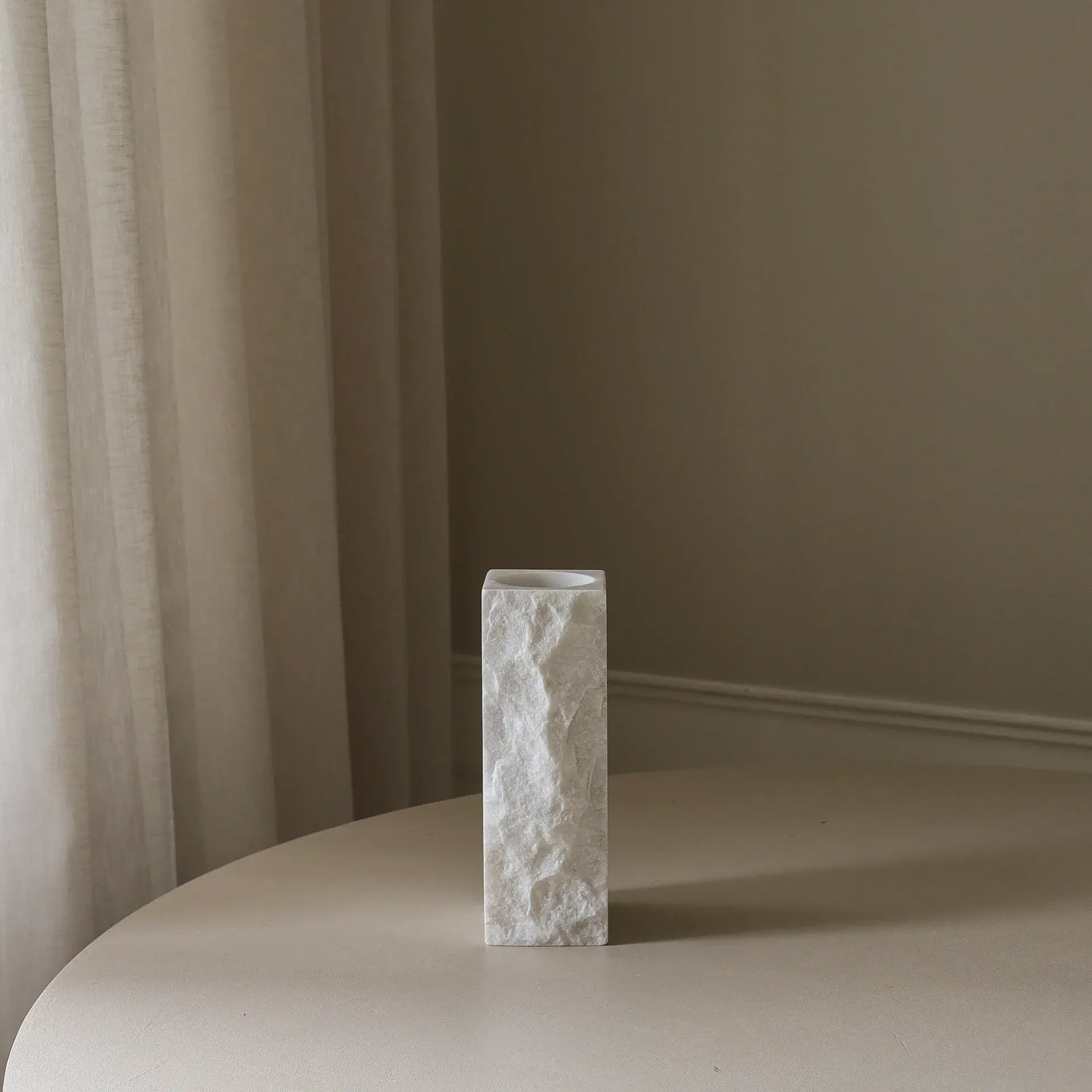 Jarrón de mármol Carrara Edge, Small, 25 cm Botané