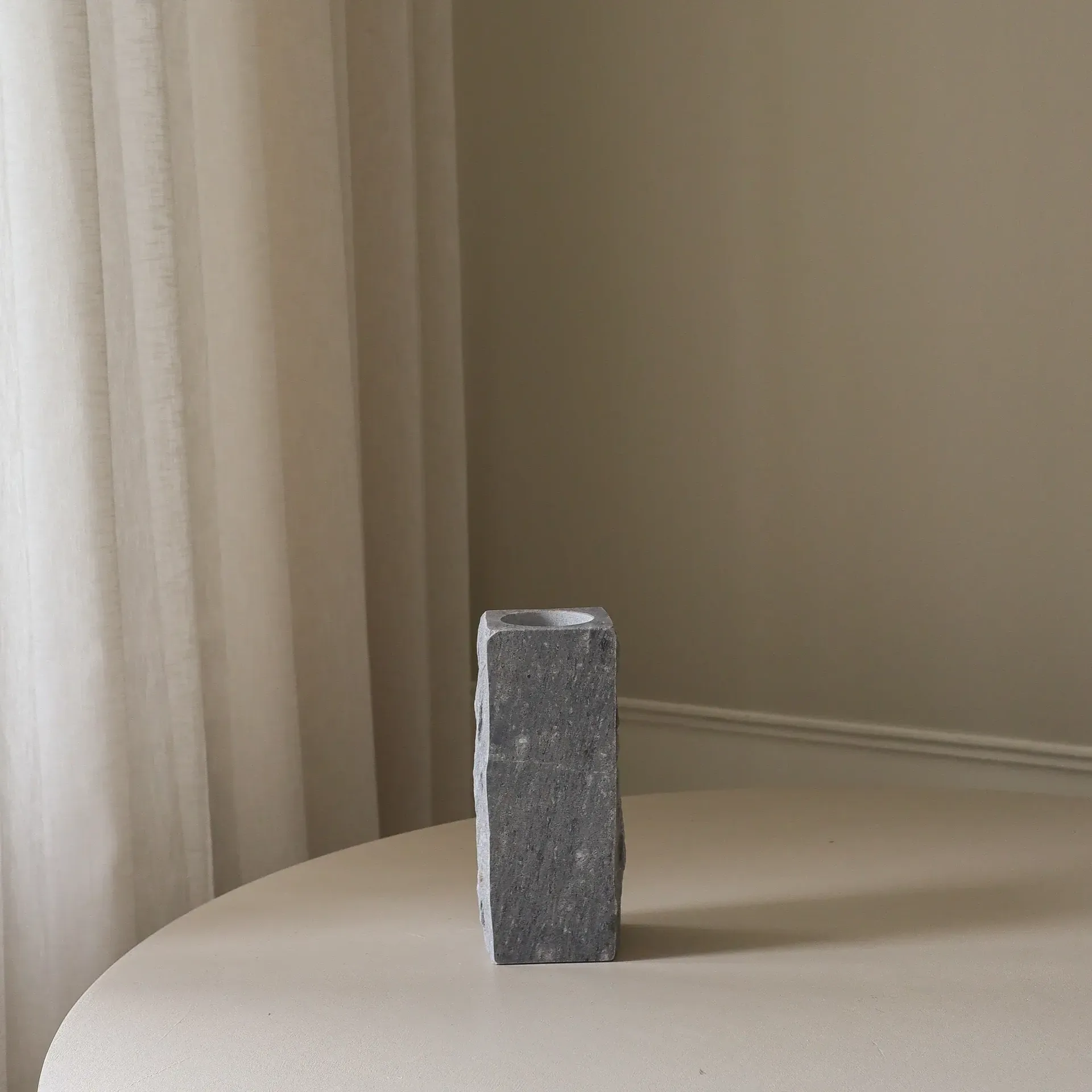 Jarrón de mármol Cartier Edge, Small, 25 cm Botané
