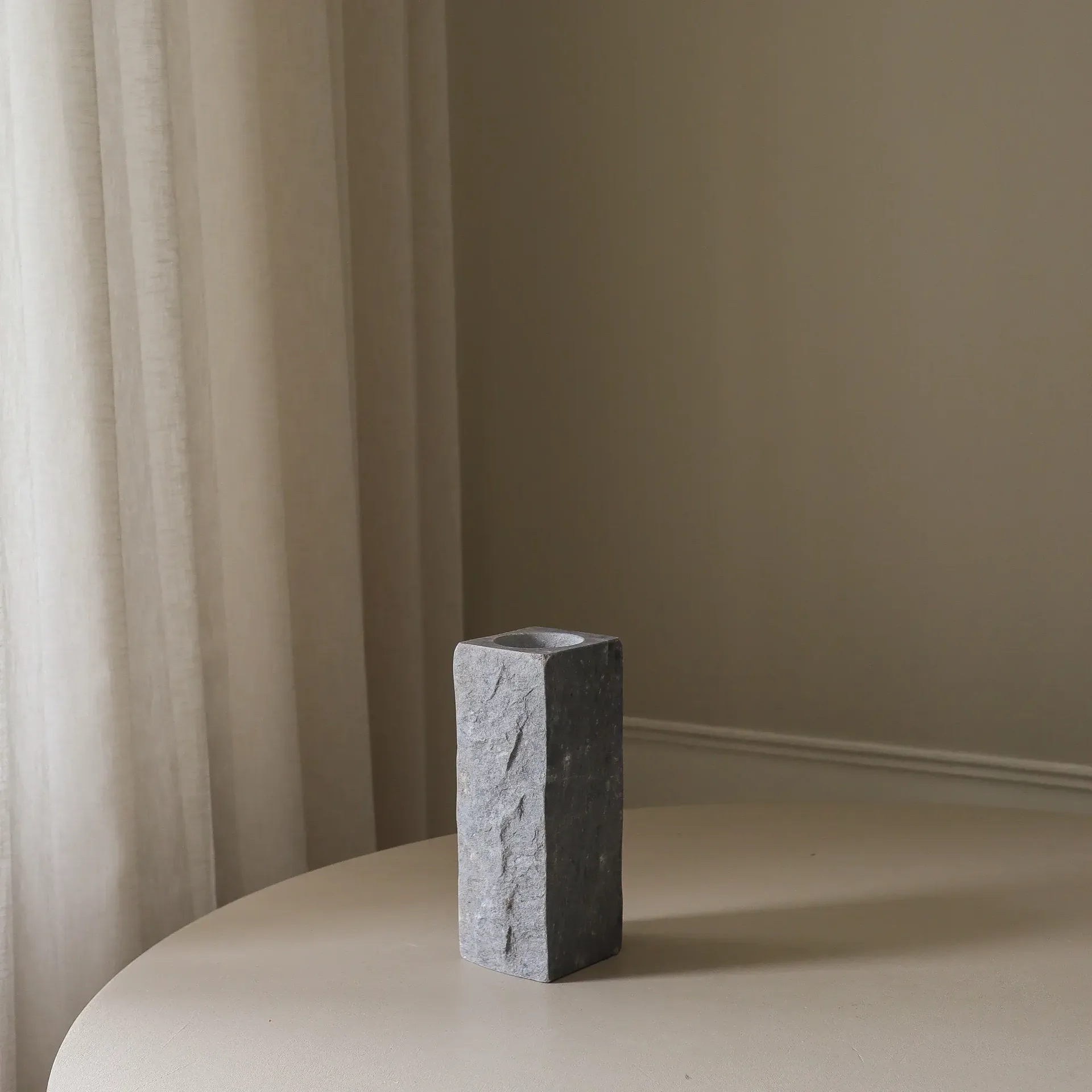 Jarrón de mármol Cartier Edge, Small, 25 cm Botané