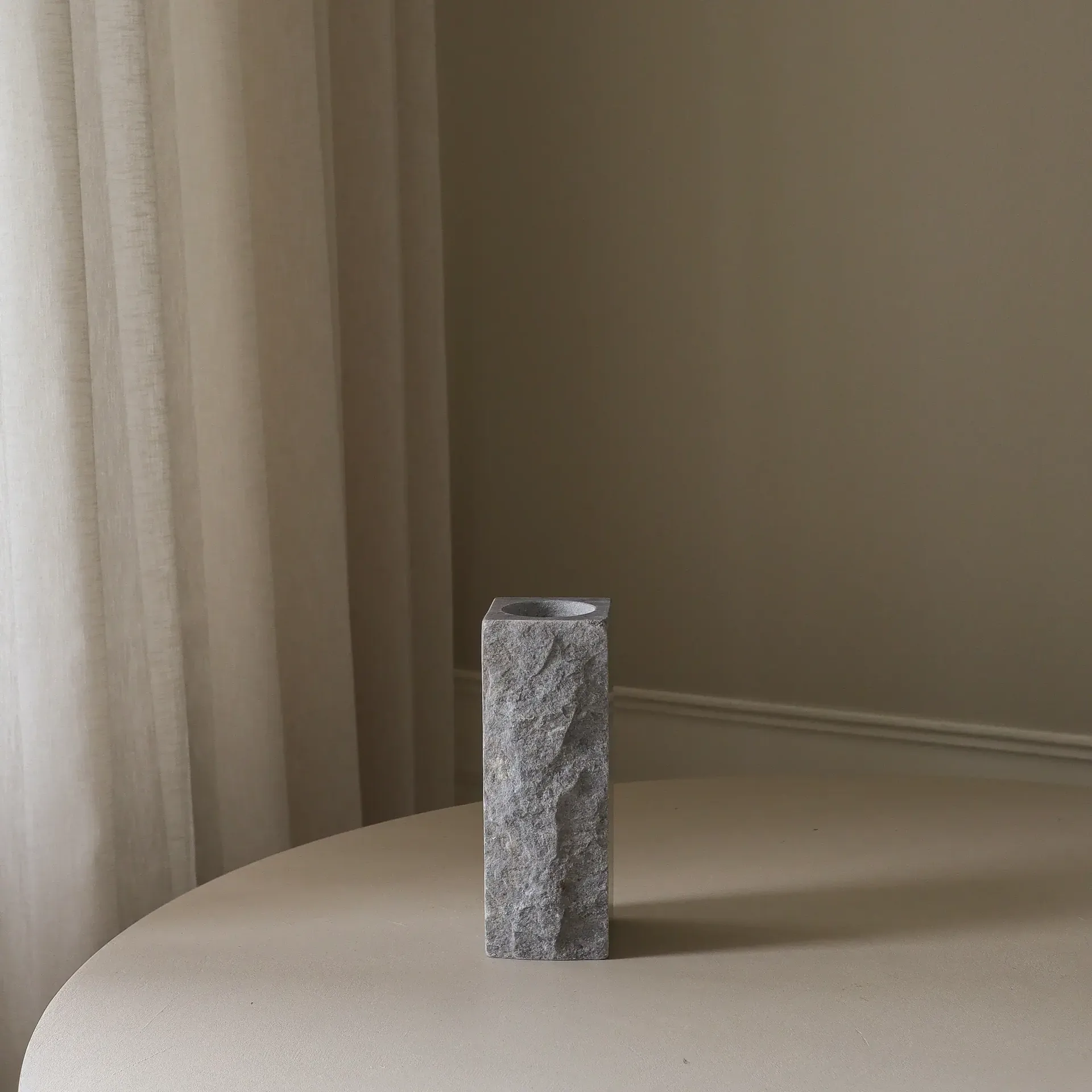 Jarrón de mármol Cartier Edge, Small, 25 cm Botané