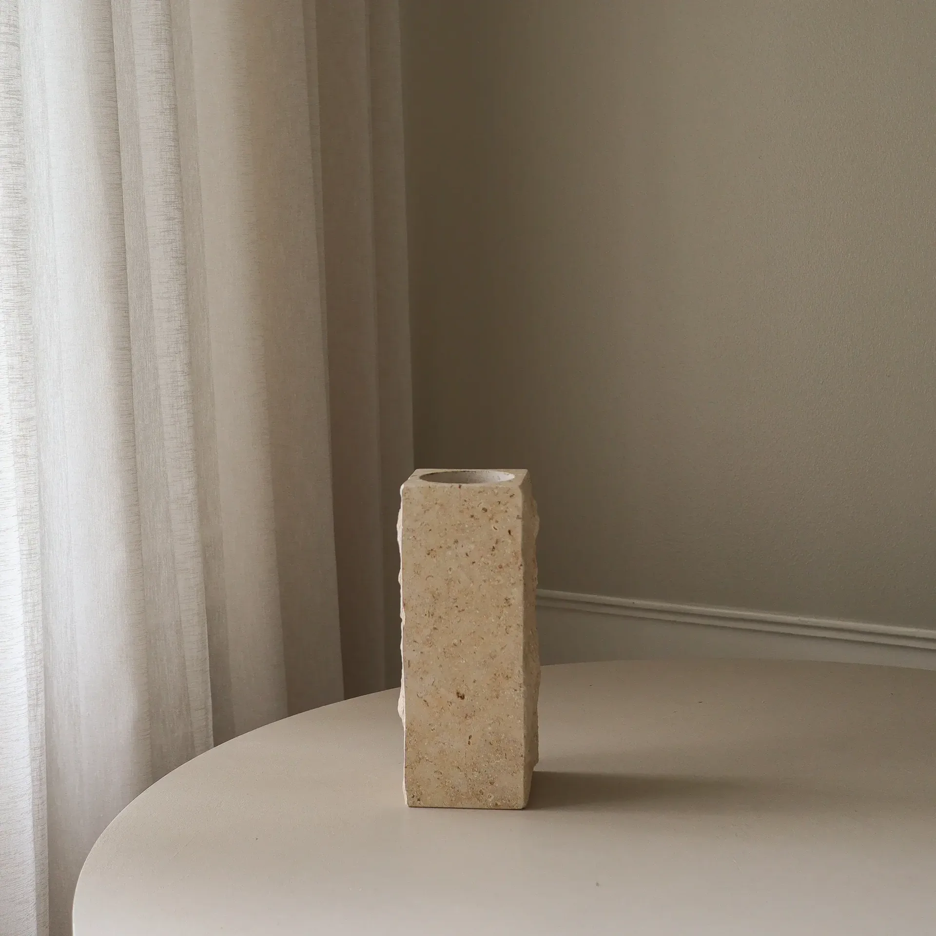 Jarrón de mármol Limestone Edge, Medium, 30 cm Botané