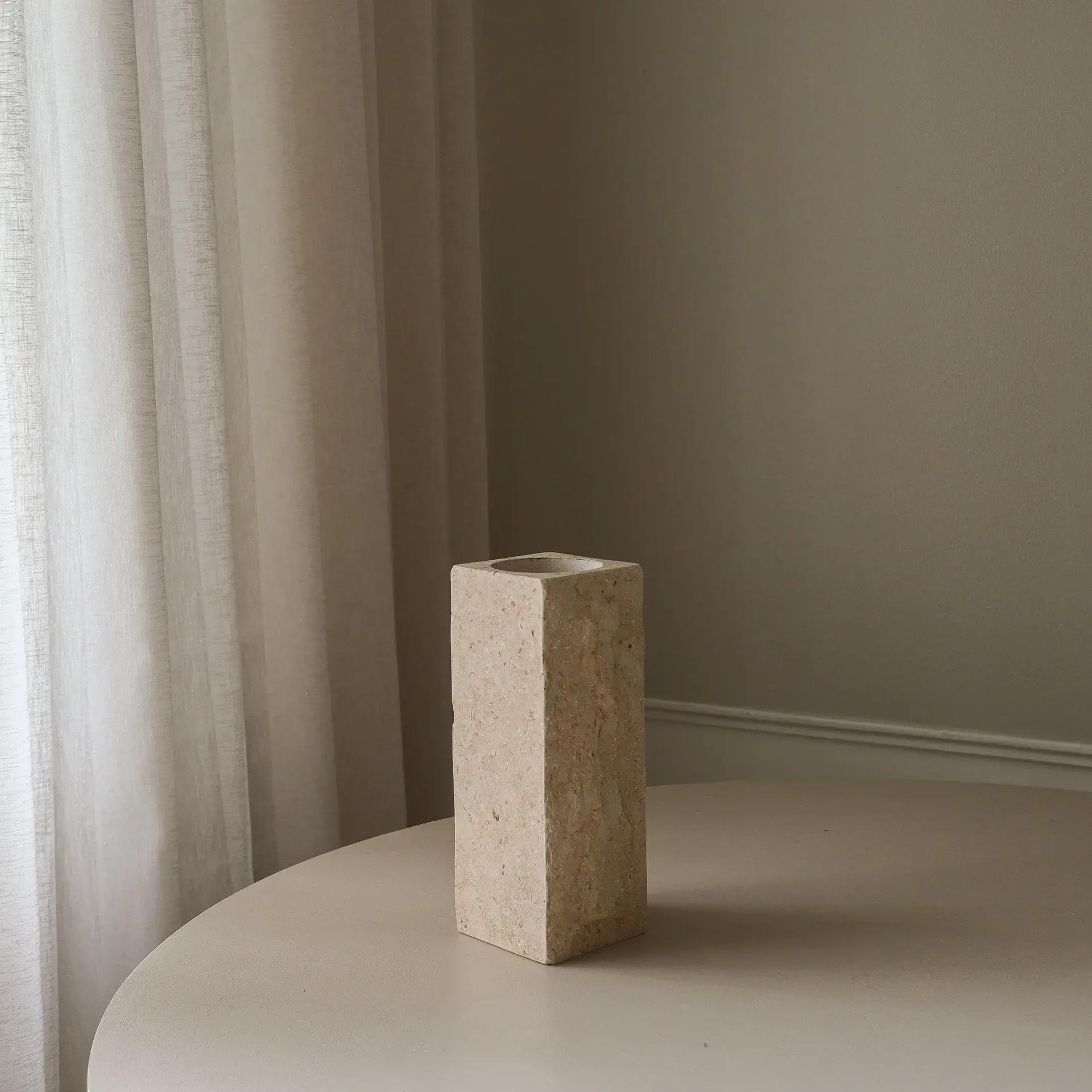 Jarrón de mármol Limestone Edge, Medium, 30 cm Botané