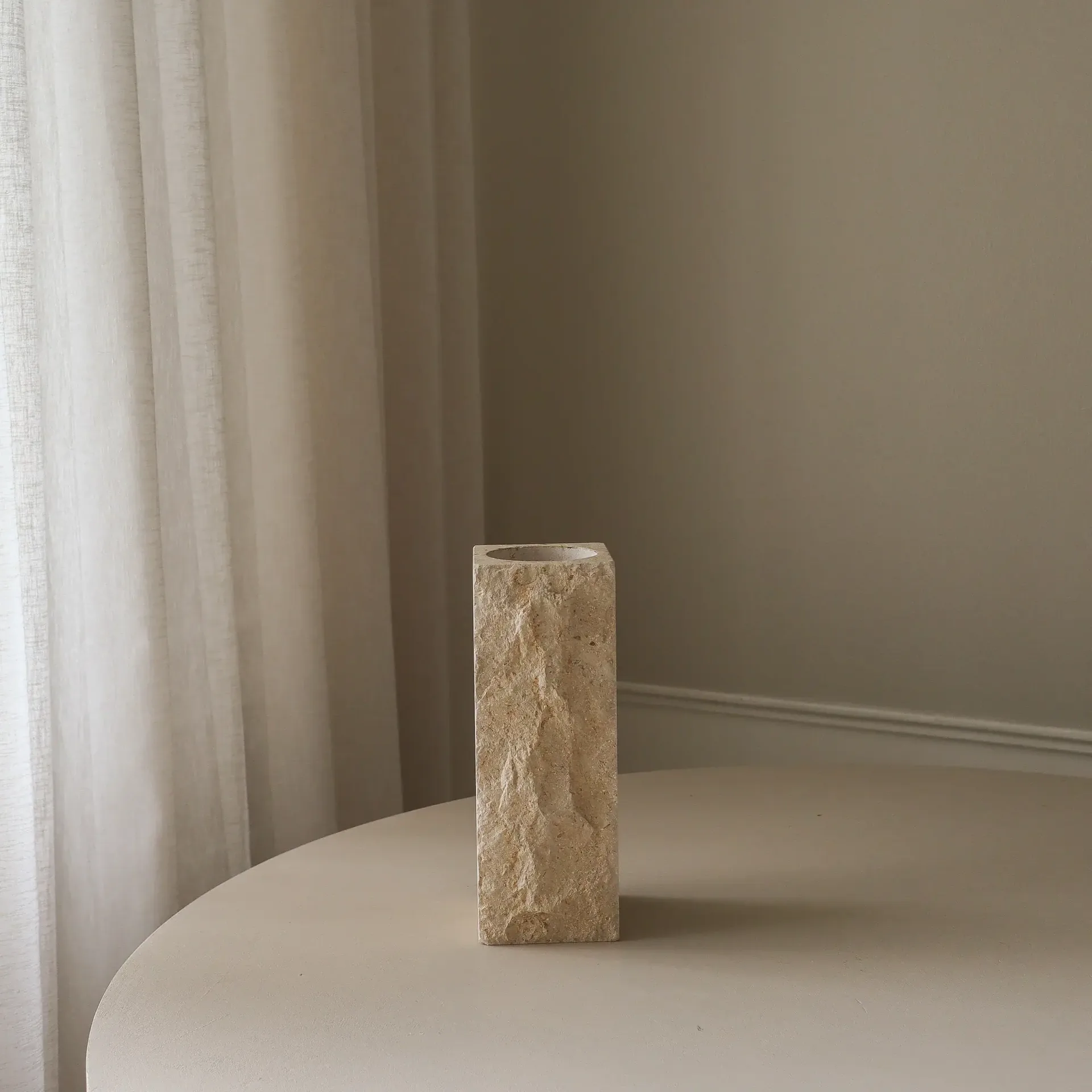 Jarrón de mármol Limestone Edge, Medium, 30 cm Botané
