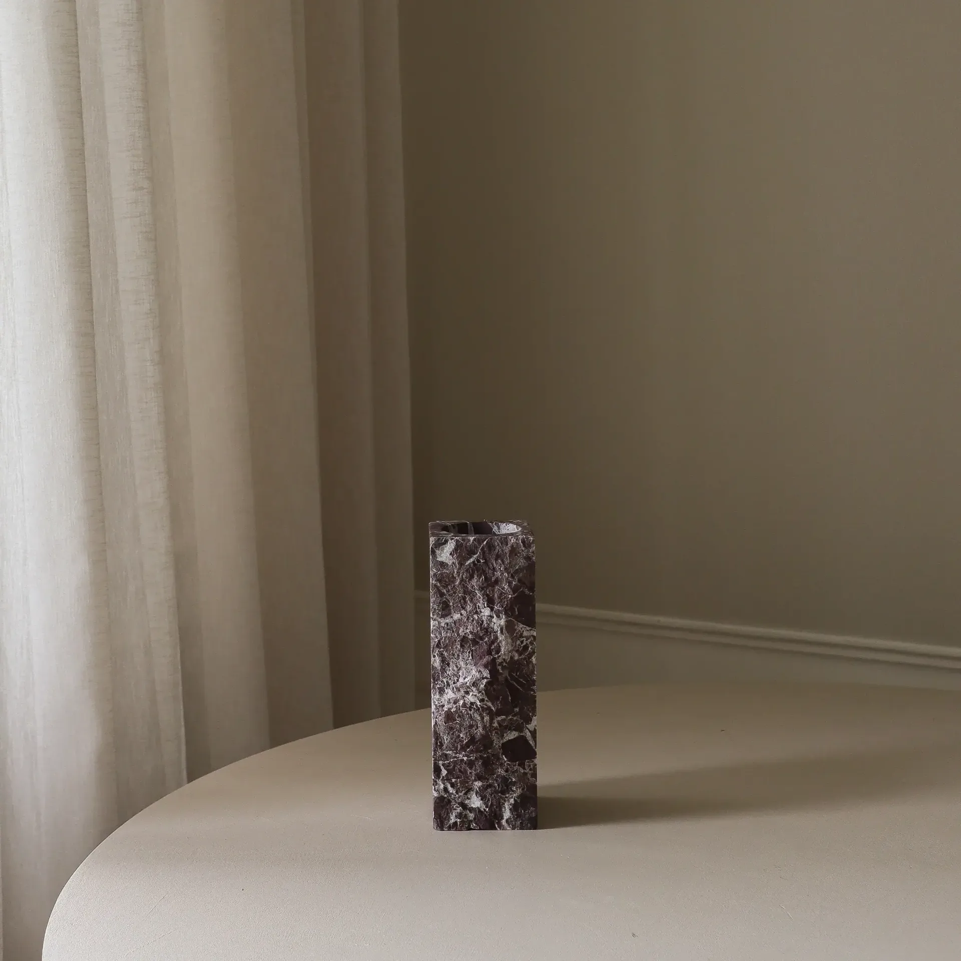 Jarrón de mármol Rosso Levanto Edge, Small, 25 cm Botané