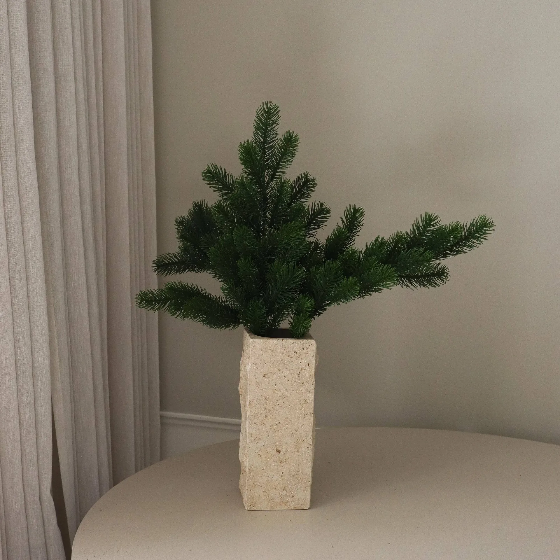 Planta sintética Rama de pino, Verde, 65 cm Botané
