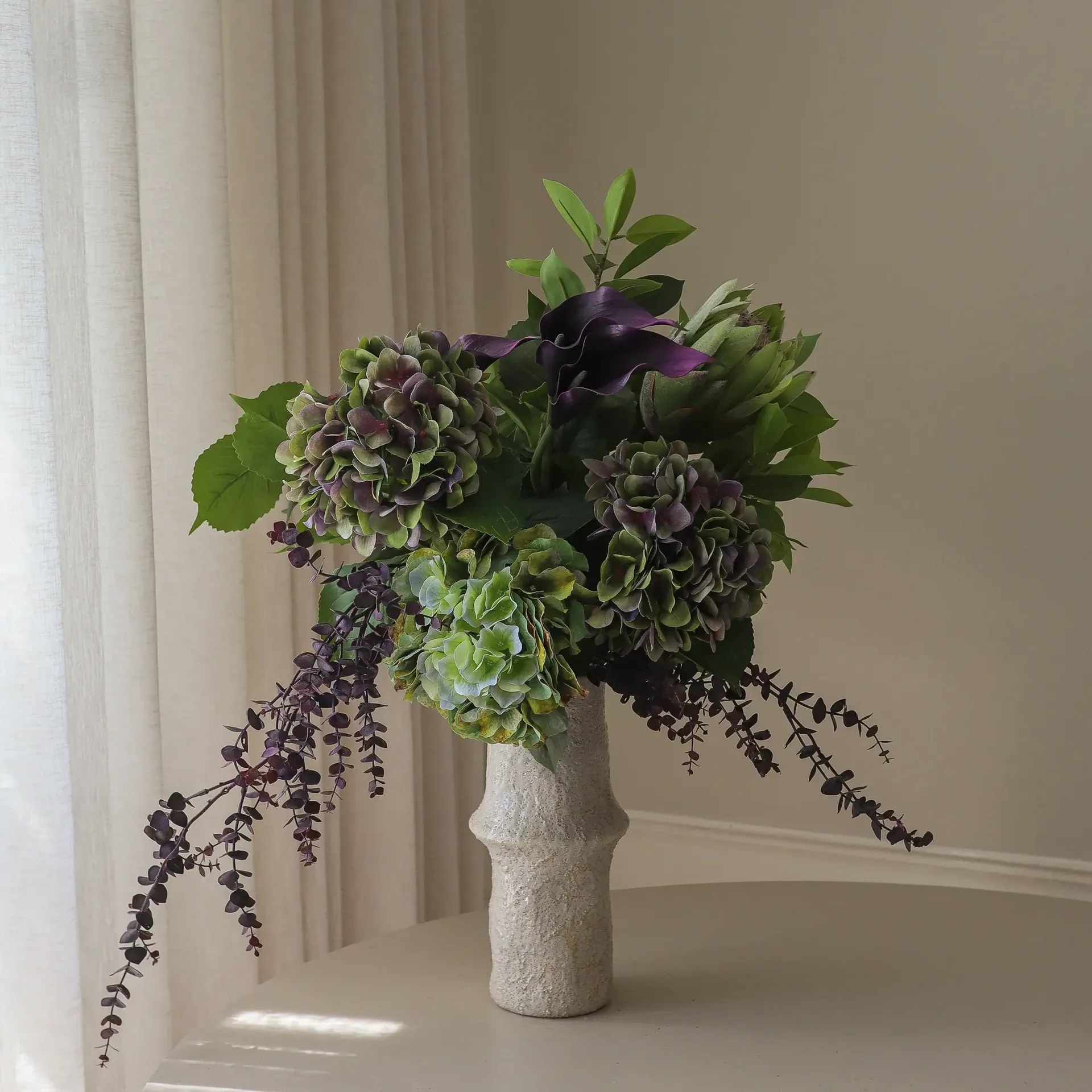 Ramo artificial Aubergine Bloom, Cala-hortensia-protea rey, 106 cm, 12 uds Botané