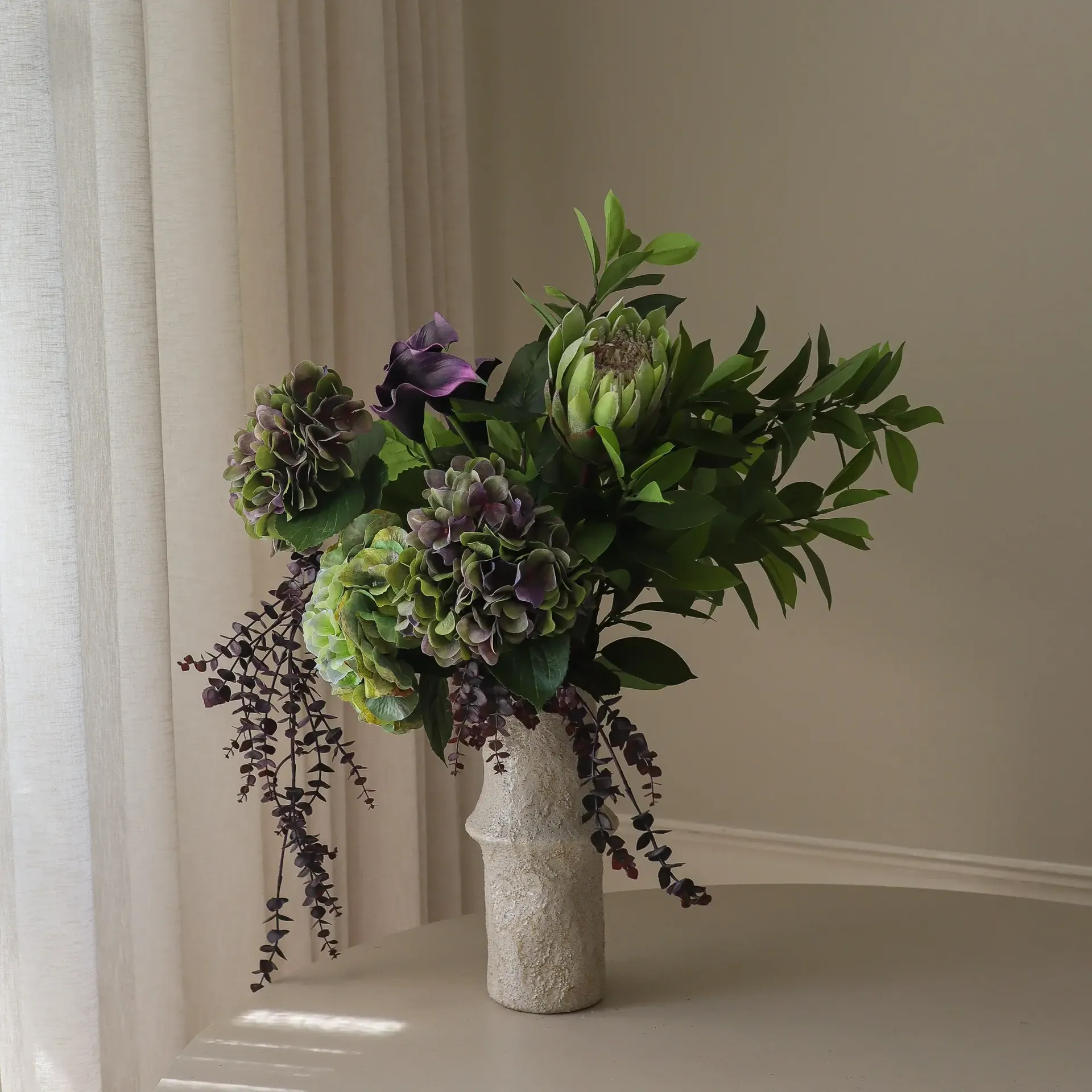 Ramo artificial Aubergine Bloom, Cala-hortensia-protea rey, 106 cm, 12 uds Botané