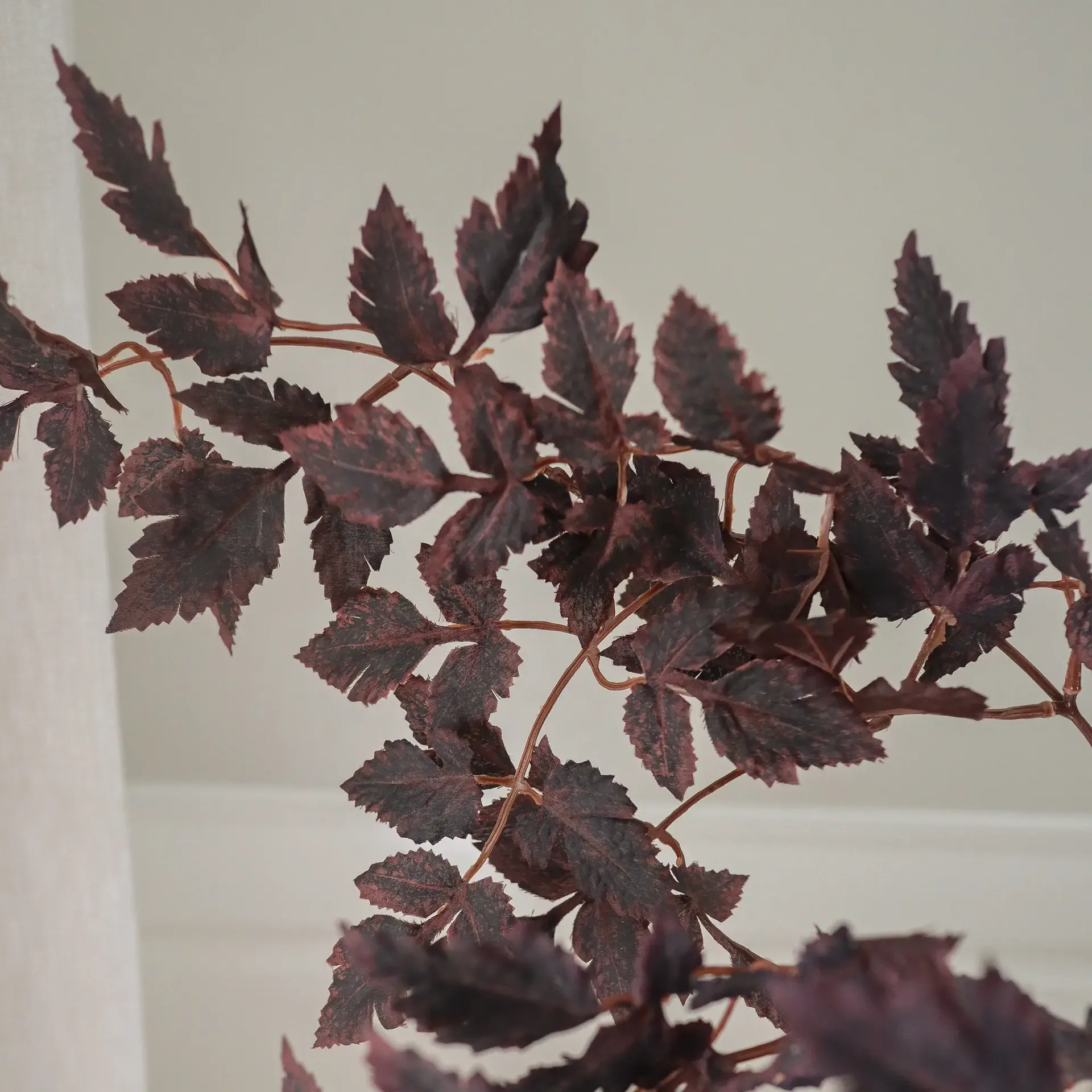 Ramo artificial Burgundy Plum Leaves, 85 cm, 4 uds Botané
