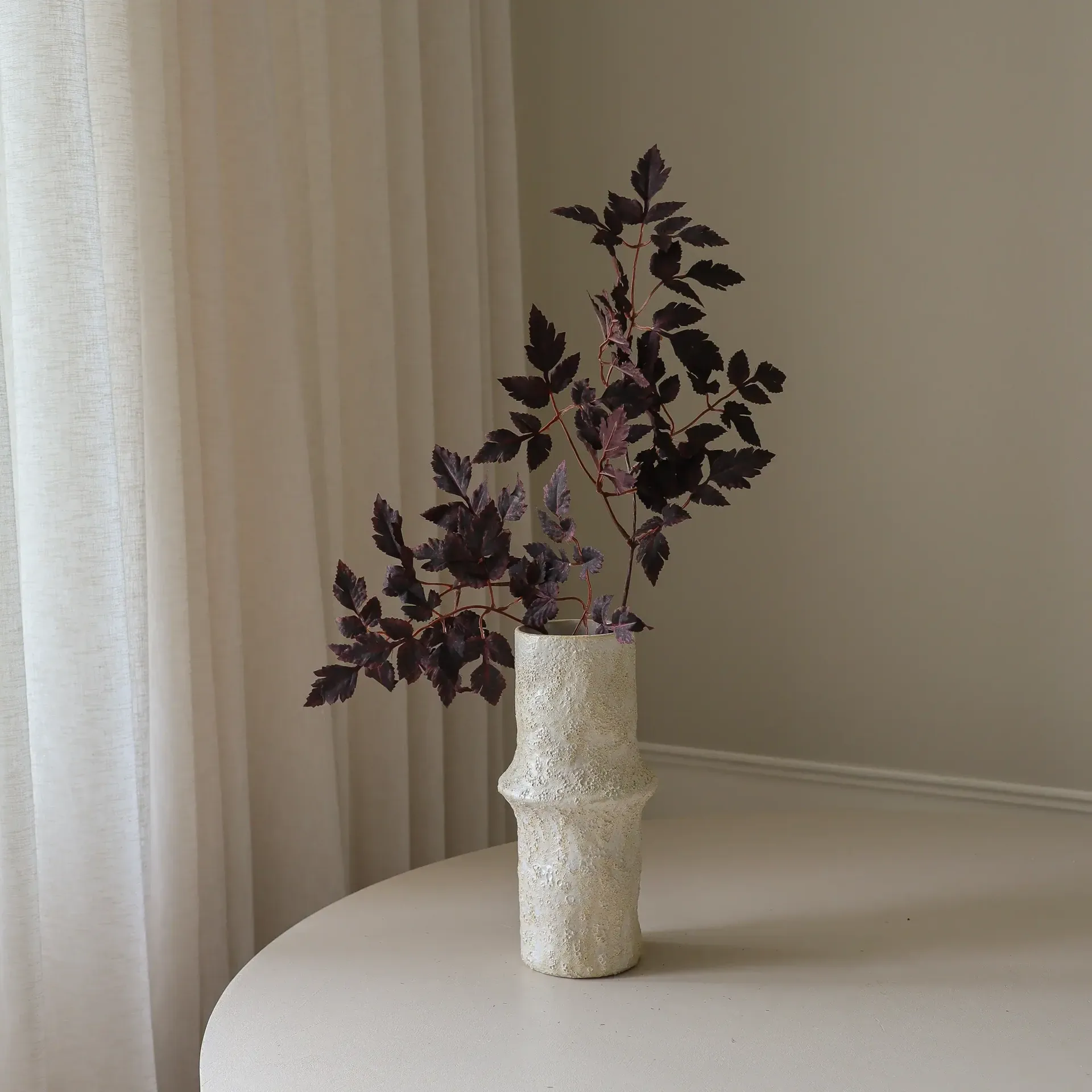 Ramo artificial Burgundy Plum Leaves, Red, 85 cm, 1 ud. Botané