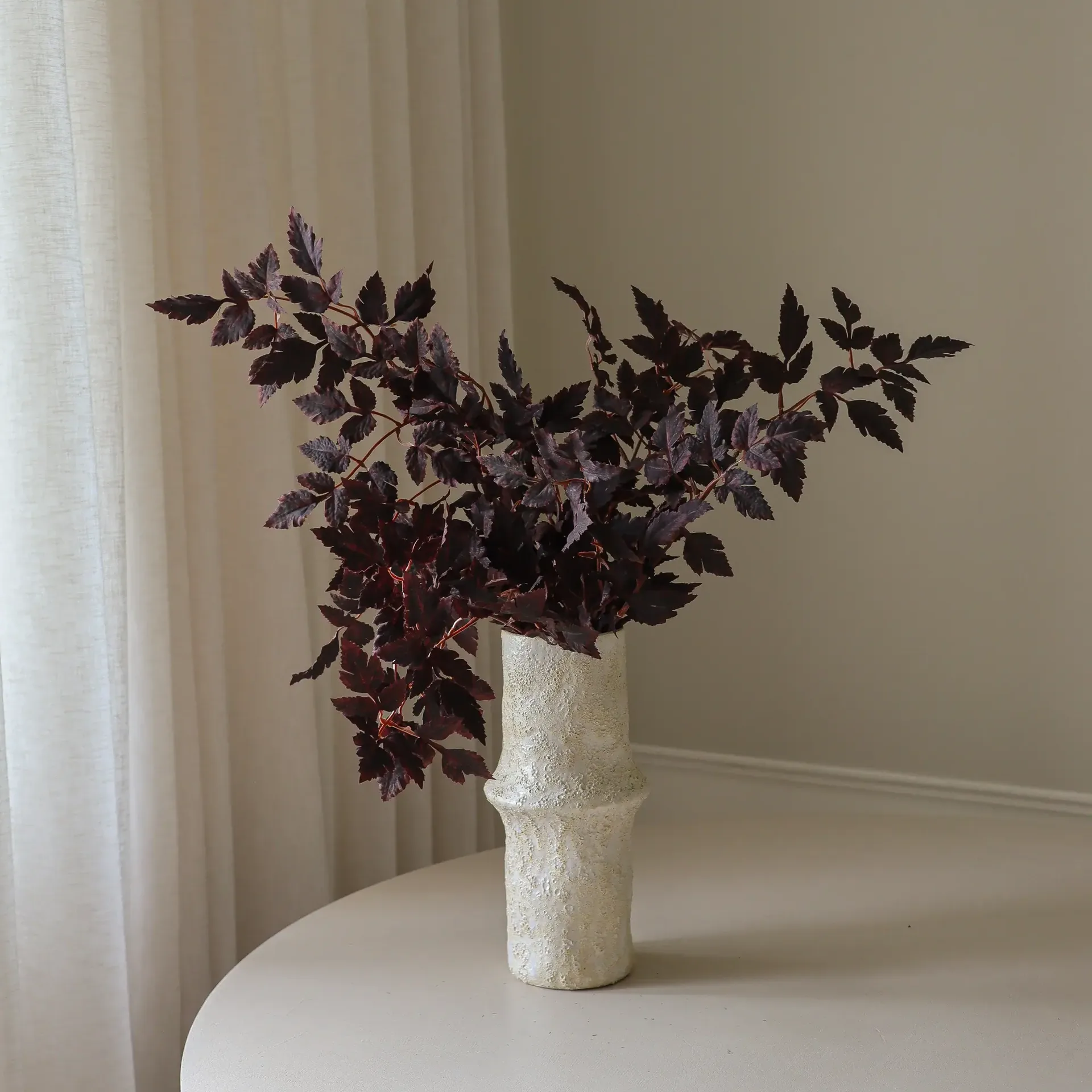 Ramo artificial Burgundy Plum Leaves, Red, 85 cm, 1 ud. Botané