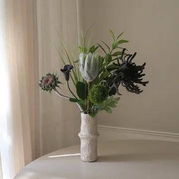 Ramo artificial Midnight Wilderness - Protea rey-crisantemo-cala-clavel, 78 cm, 7 uds - Botané