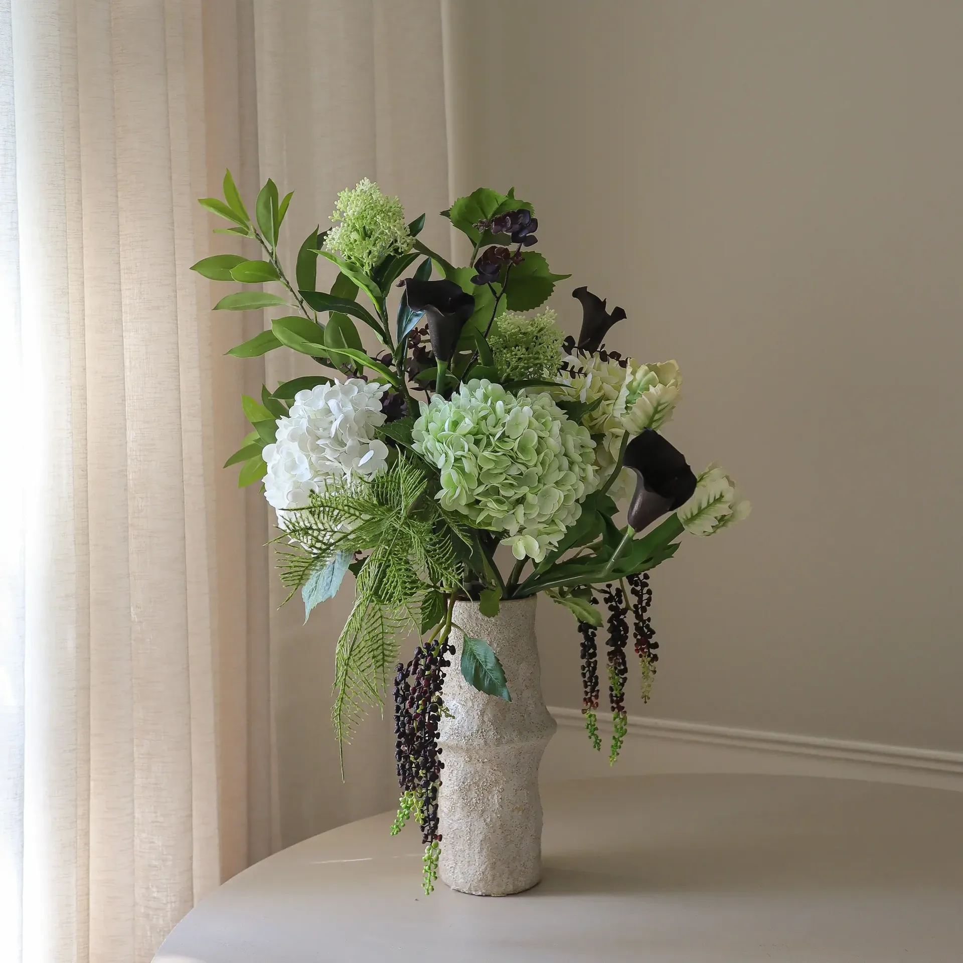 Ramo artificial Moonlit Garden, Hortensia-tulipán loro-cala, 106 cm, 17 uds Botané