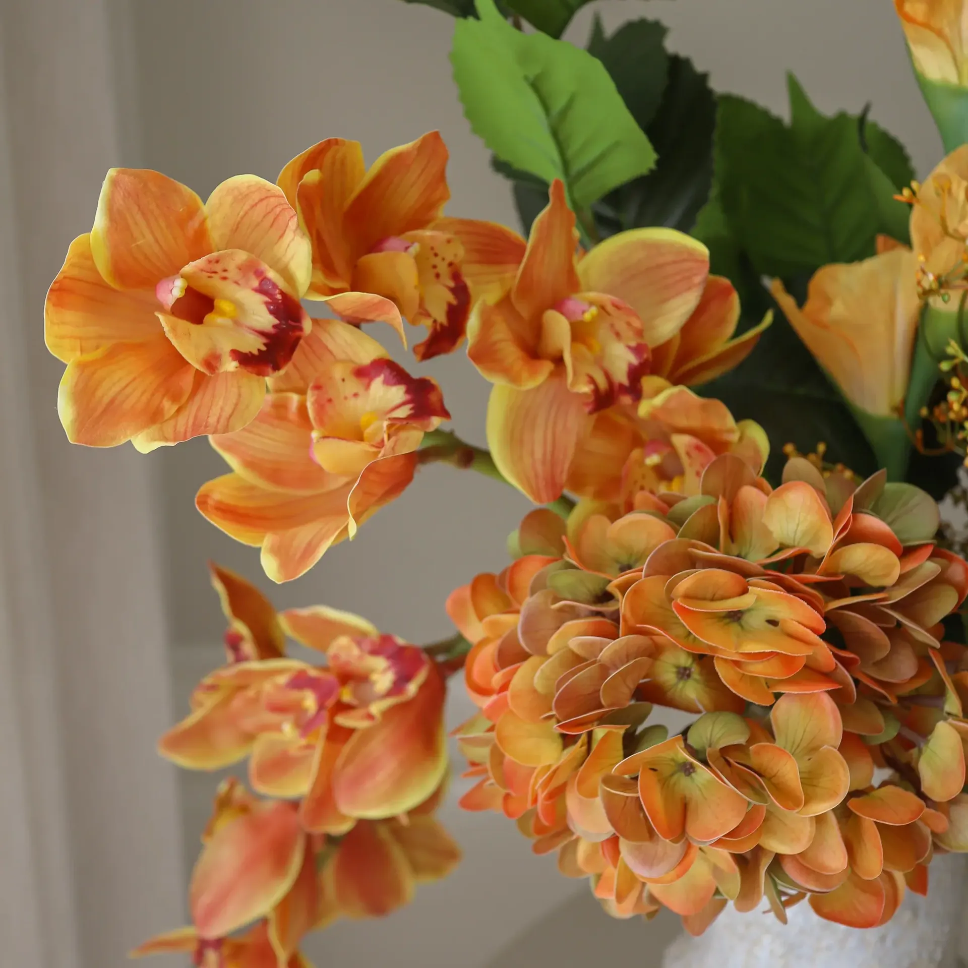 Ramo artificial The Orangery, Orquídea cymbidium-gladiolo-hortensia, 85 cm, 10 uds Botané