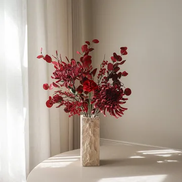Ramo sintético Berry Drama - Crisantemo araña, clavel, eucalipto, 84 cm - Botané