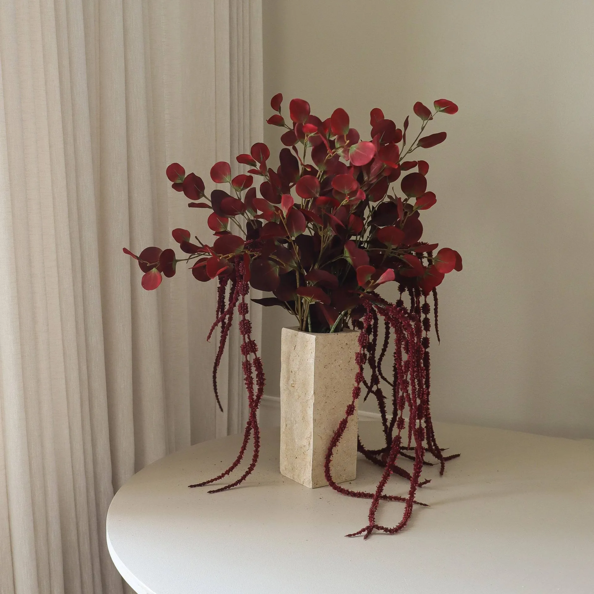 Ramo sintético Burgundy Veil, Eucalipto, amaranto, 84 cm Botané