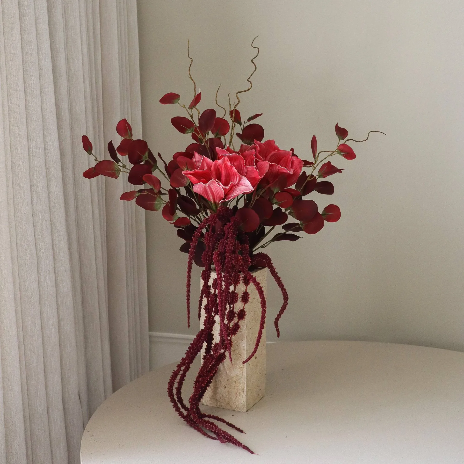 Ramo sintético Deep Bloom, Amarilis, eucalipto, amaranto, ramas, 120 cm Botané