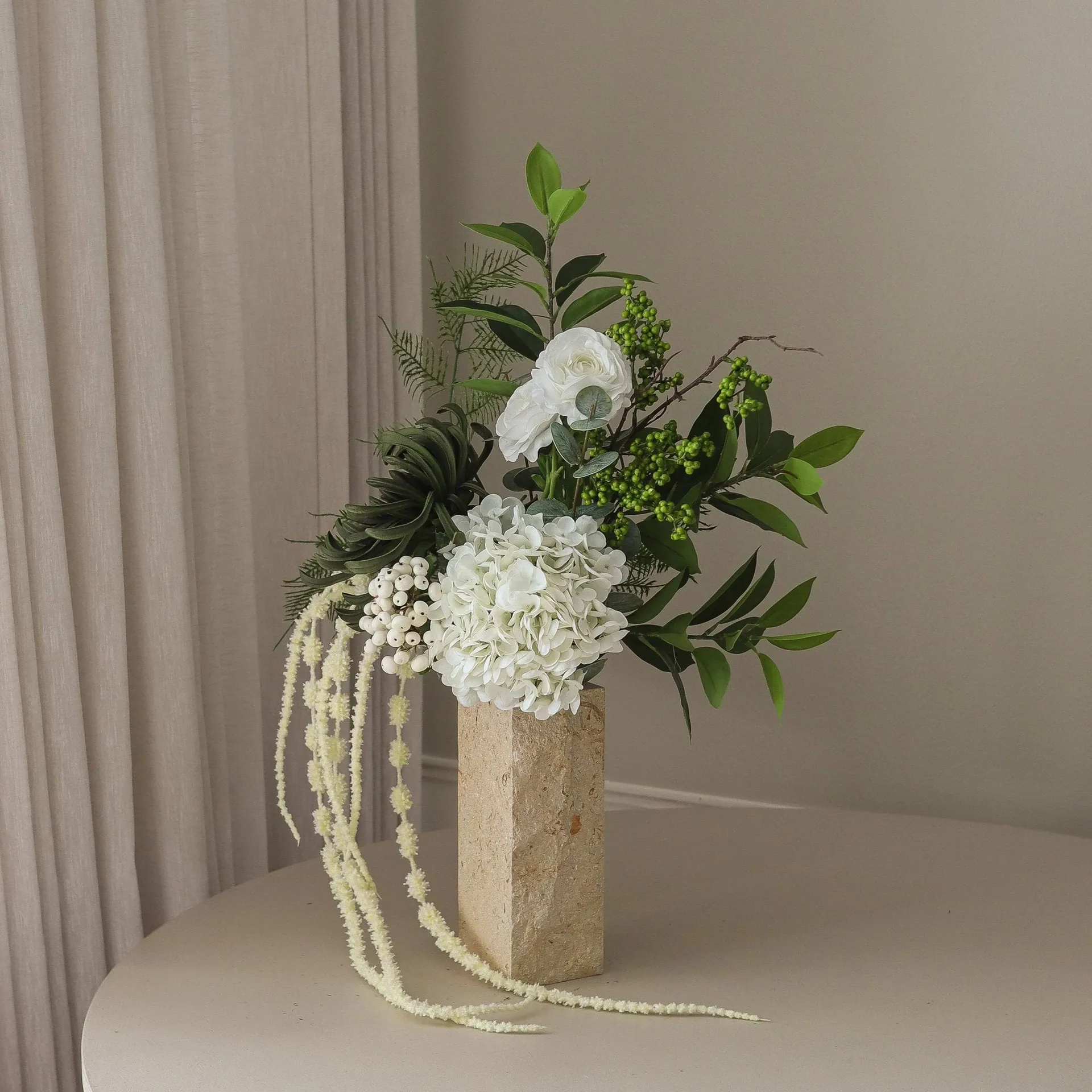 Ramo sintético Green Veil, Ranúnculo, hortensia, amaranto, 85 cm Botané