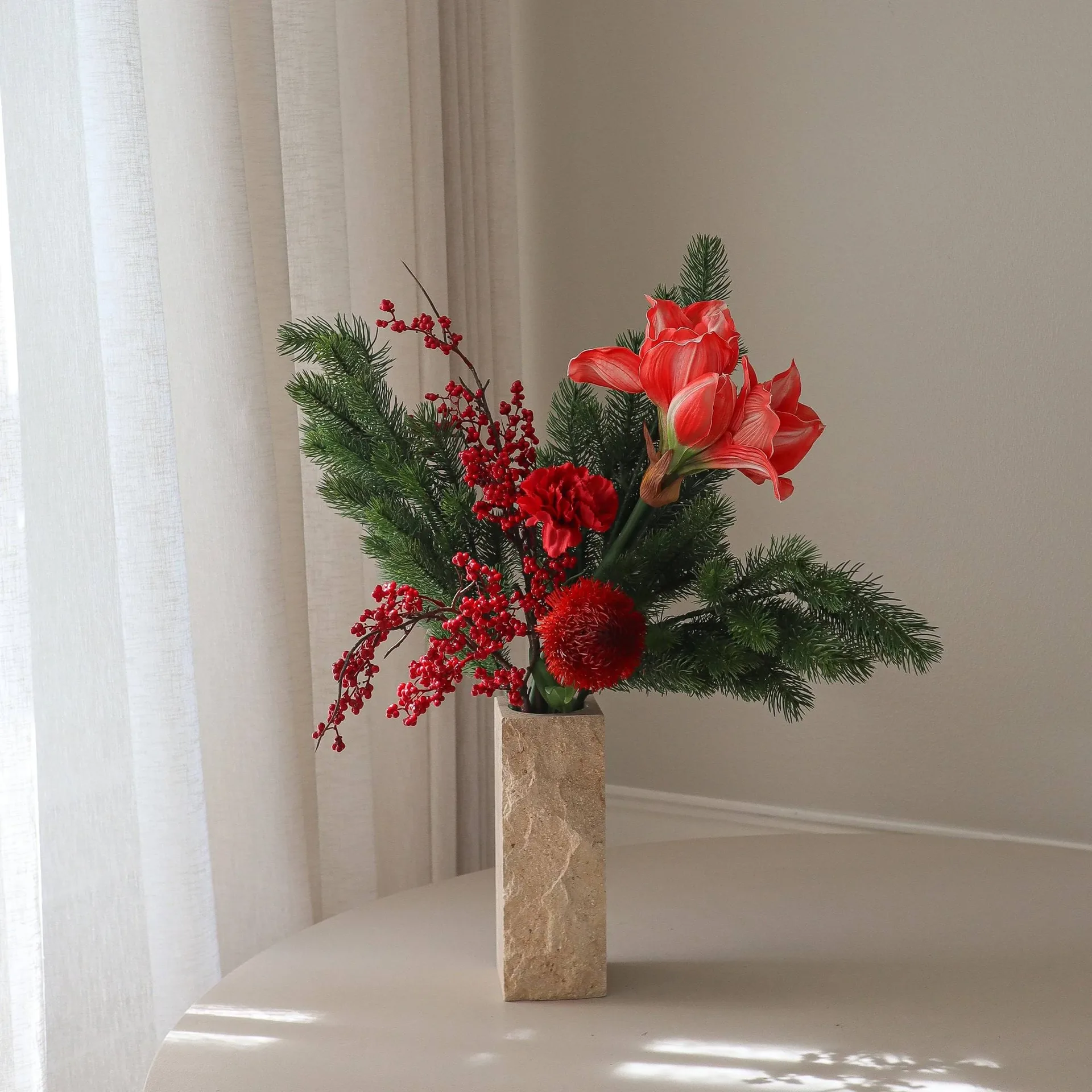 Ramo sintético Red Spritz, Amarilis, clavel, ramas con bayas, ramas de abeto, 72 cm Botané