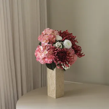 Ramo sintético Rose Reverie - Hortensia, crisantemo araña, ranúnculo, 77 cm - Botané