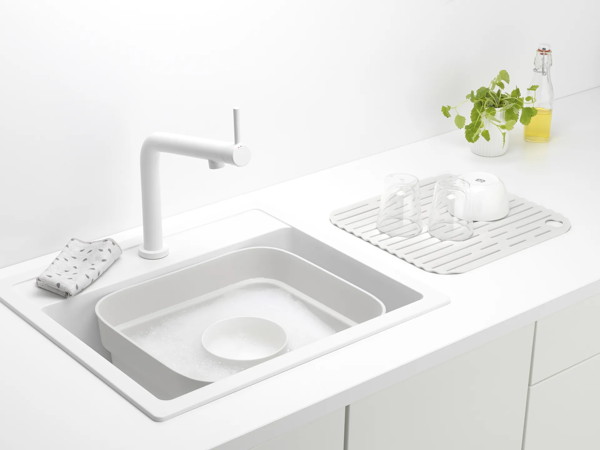 Bol para fregar a mano con bandeja de secado Sinkside 34x37 cm, gris claro Brabantia