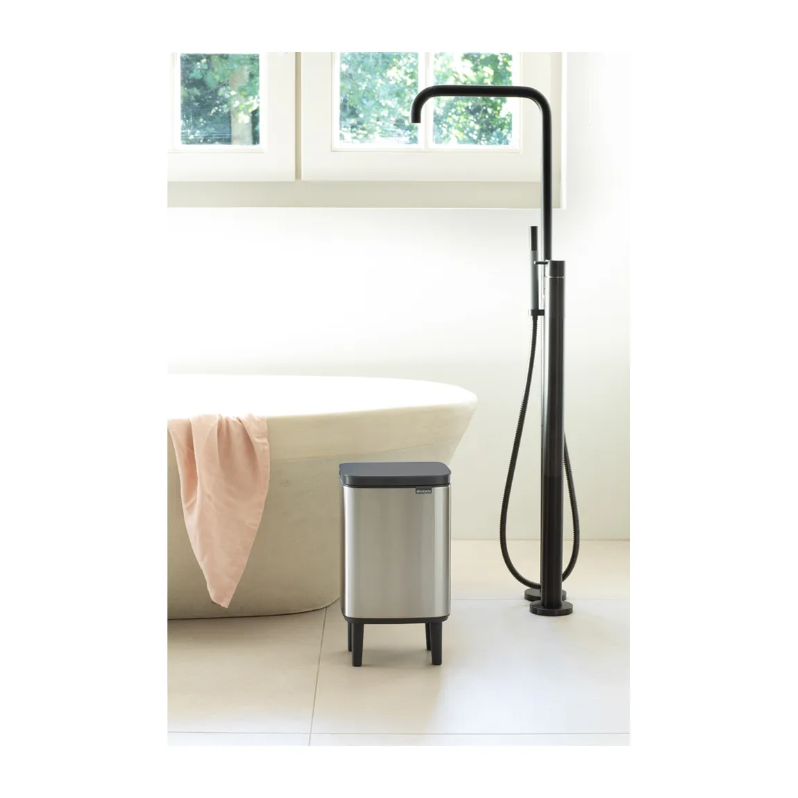 Cubo de basura Bo alto 7 L, Acero cepillado mate Brabantia