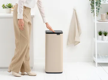 Cubo de basura Bo Touch Bin 30 L - Beige suave - Brabantia