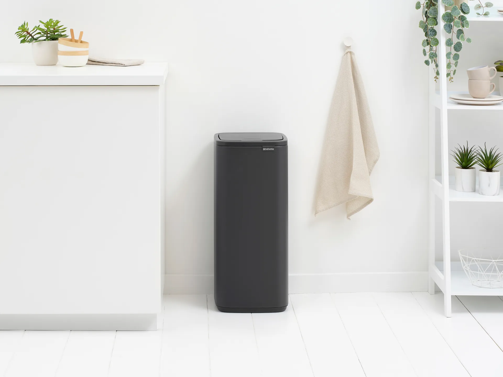 Cubo de basura Bo Touch Bin 30 L, Mineral Infinite Grey Brabantia