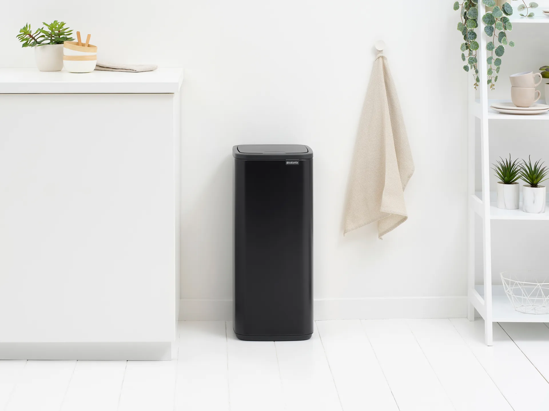 Cubo de basura Bo Touch Bin 30 L, Negro mate Brabantia