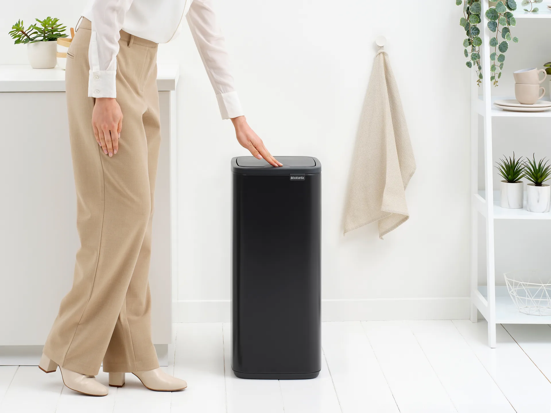 Cubo de basura Bo Touch Bin 30 L, Negro mate Brabantia