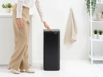 Cubo de basura Bo Touch Bin 30 L - Negro mate - Brabantia