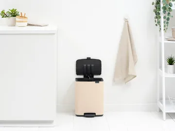 Cubo de basura con pedal Bo 12 L - Beige suave - Brabantia