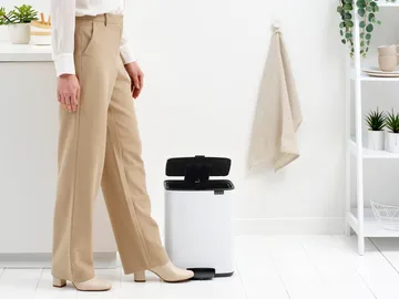 Cubo de basura con pedal Bo 12 L - Blanco - Brabantia