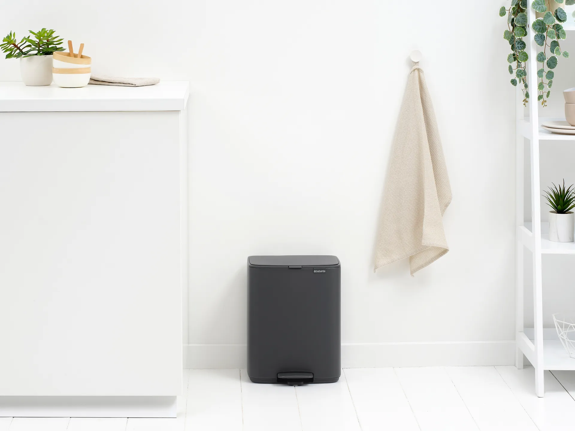 Cubo de basura con pedal Bo 12 L, Mineral Infinite Grey Brabantia