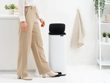 Cubo de basura con pedal Bo 30 L - Blanco - Brabantia