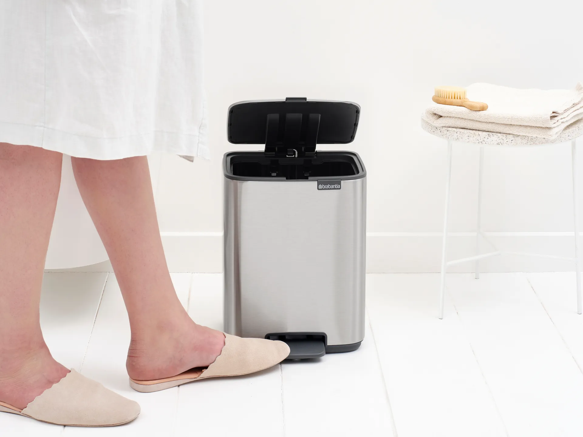 Cubo de basura con pedal Bo 7 L, Acero mate antihuellas Brabantia